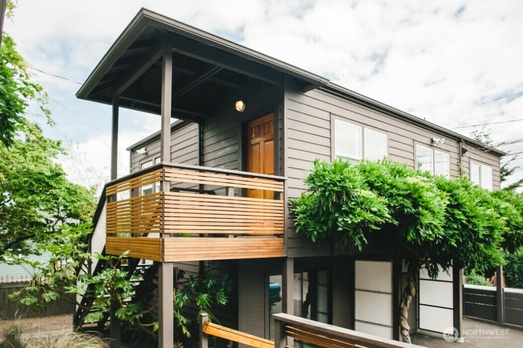 Property Photo: 2114 7th Avenue W 5 WA 98119