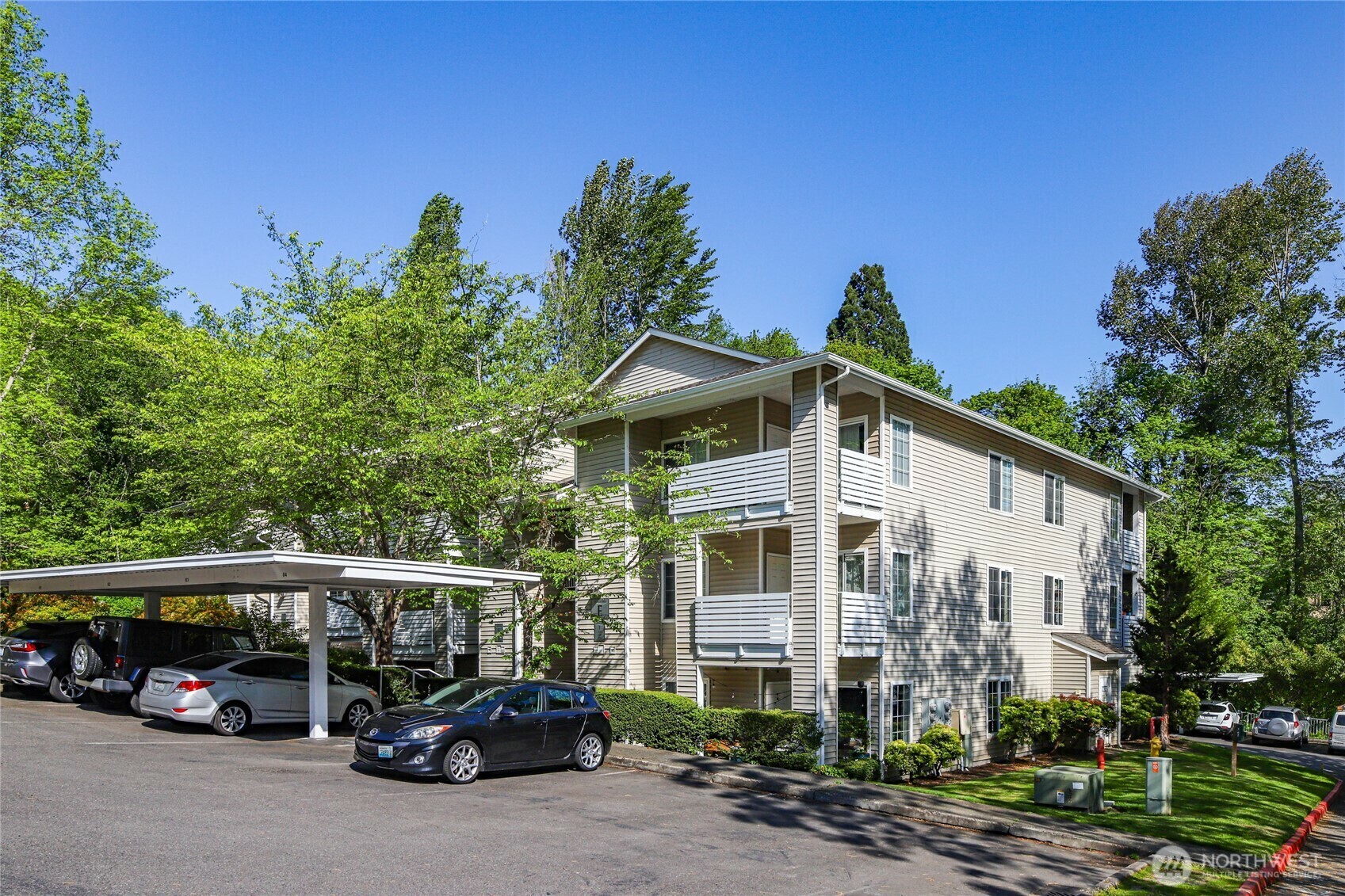 Property Photo: 801 Rainier Avenue N E128 WA 98057