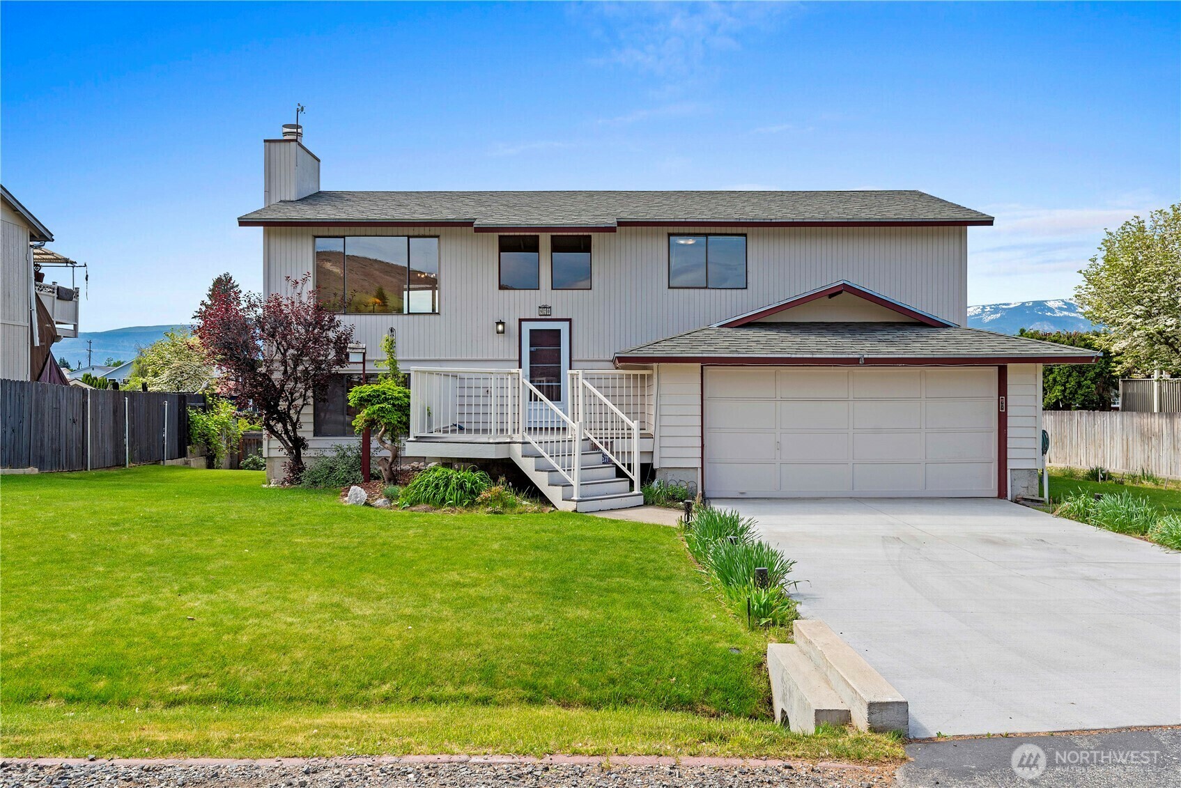 Property Photo: 920 11th Street NE WA 98802