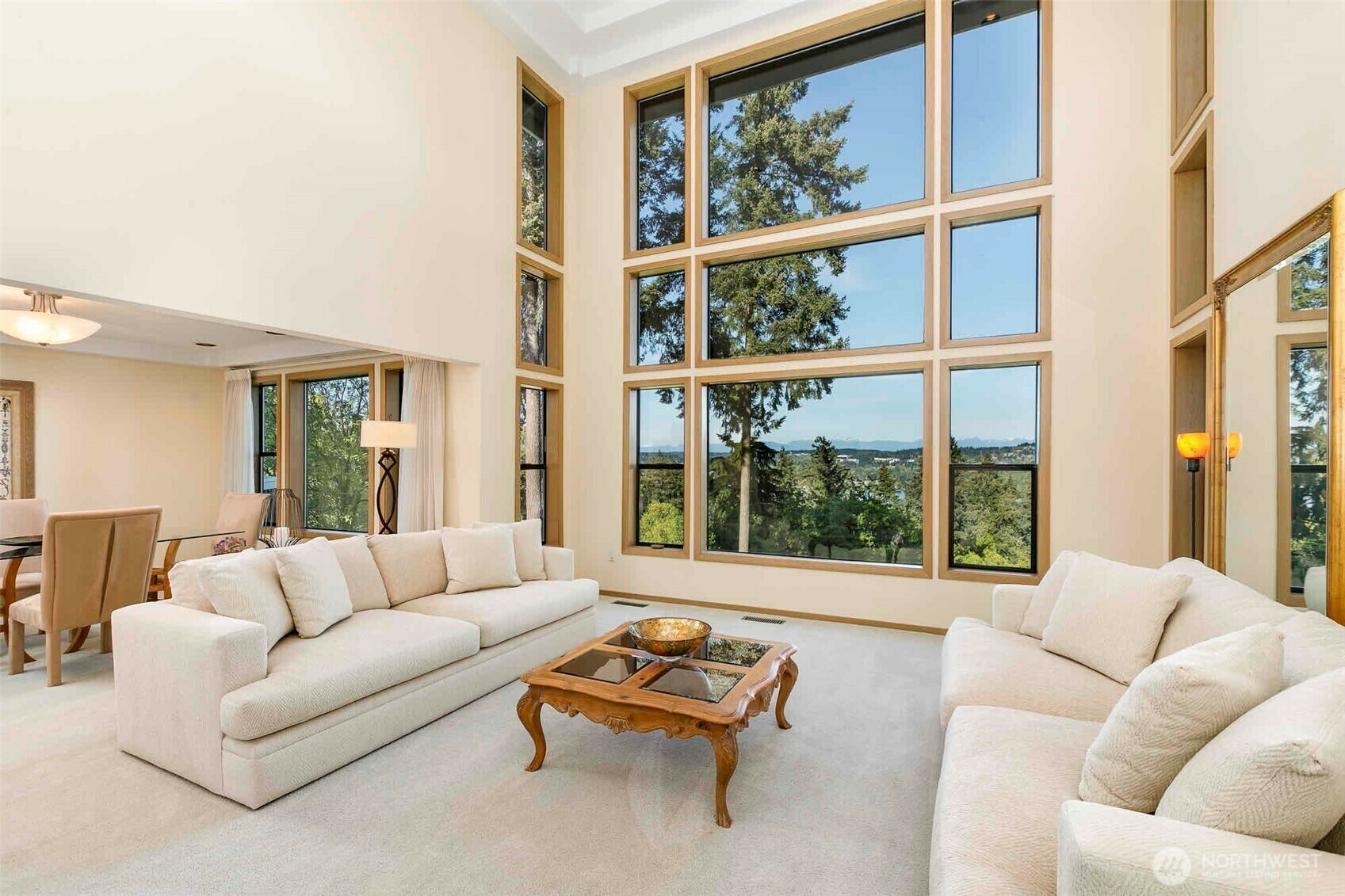 Property Photo: 4741 Fernridge Lane WA 98040