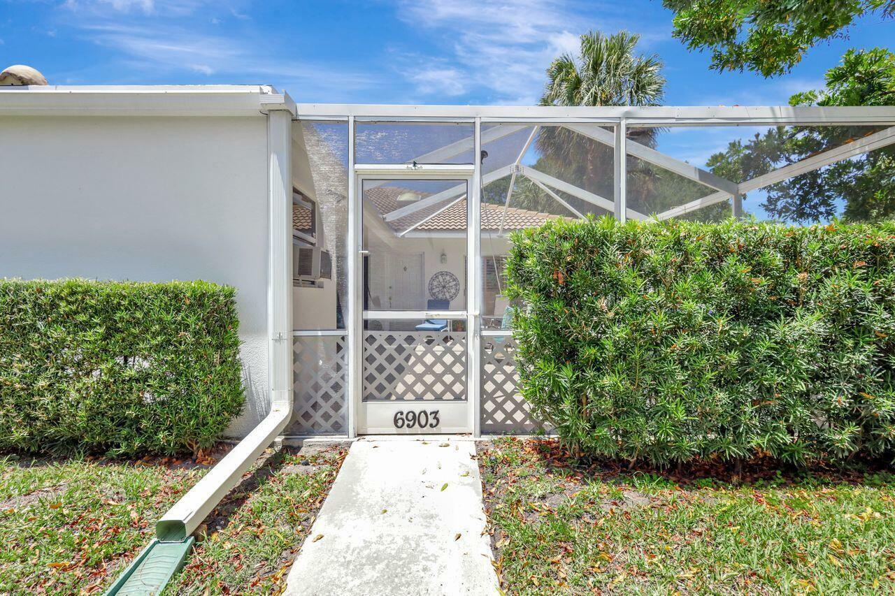 Property Photo: 6903 Geminata Oak Court FL 33410