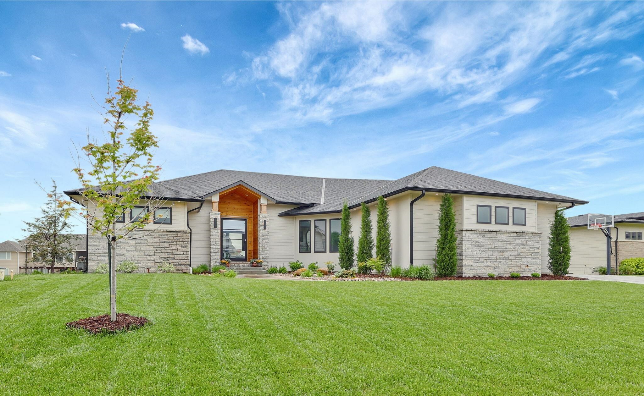Property Photo: 2831 N Anna Ct KS 67205