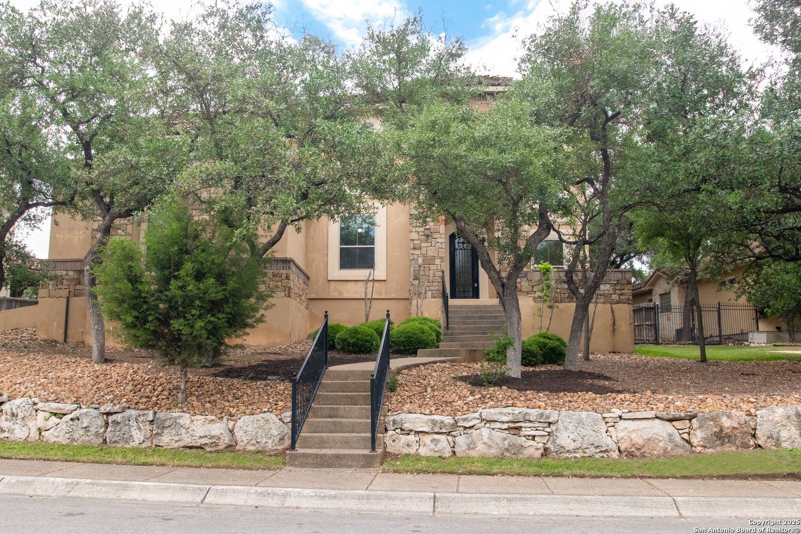Property Photo: 25303 Estancia Cir TX 78260