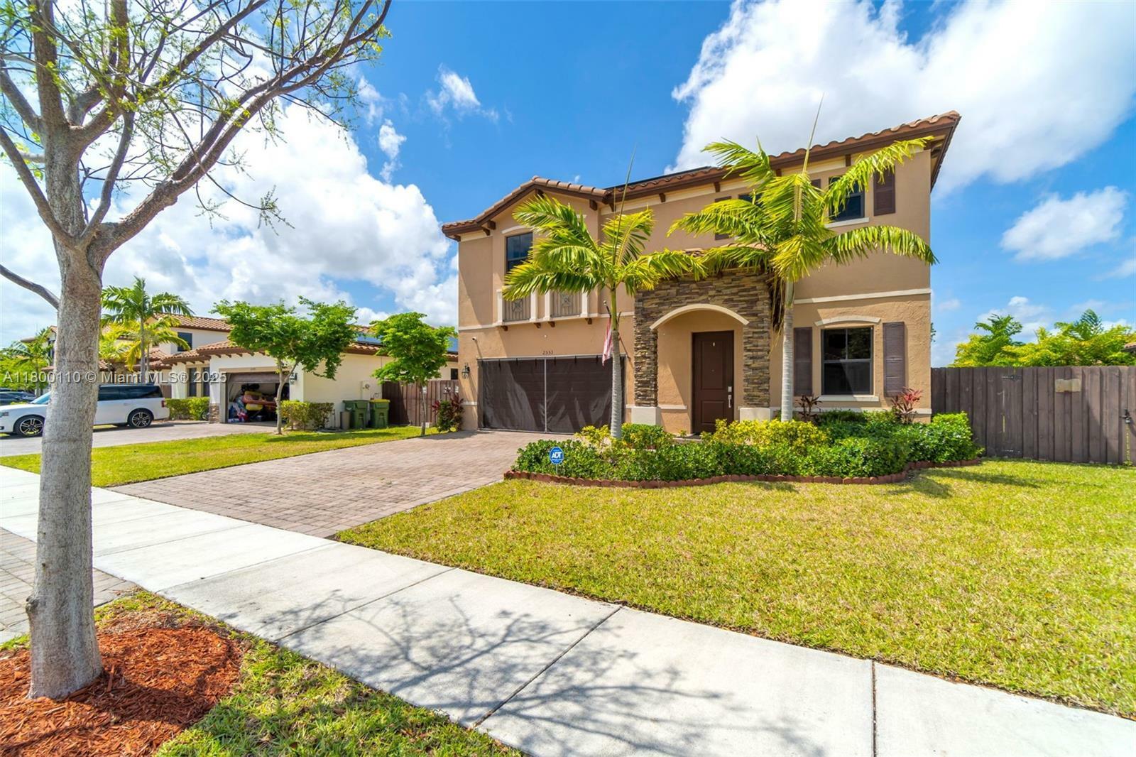 Property Photo: 2553 SE 3rd St FL 33033