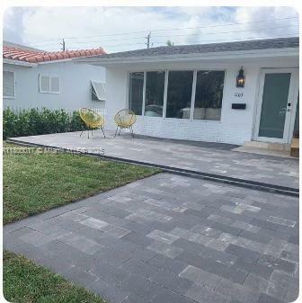 Property Photo: 1103 Washington St FL 33019