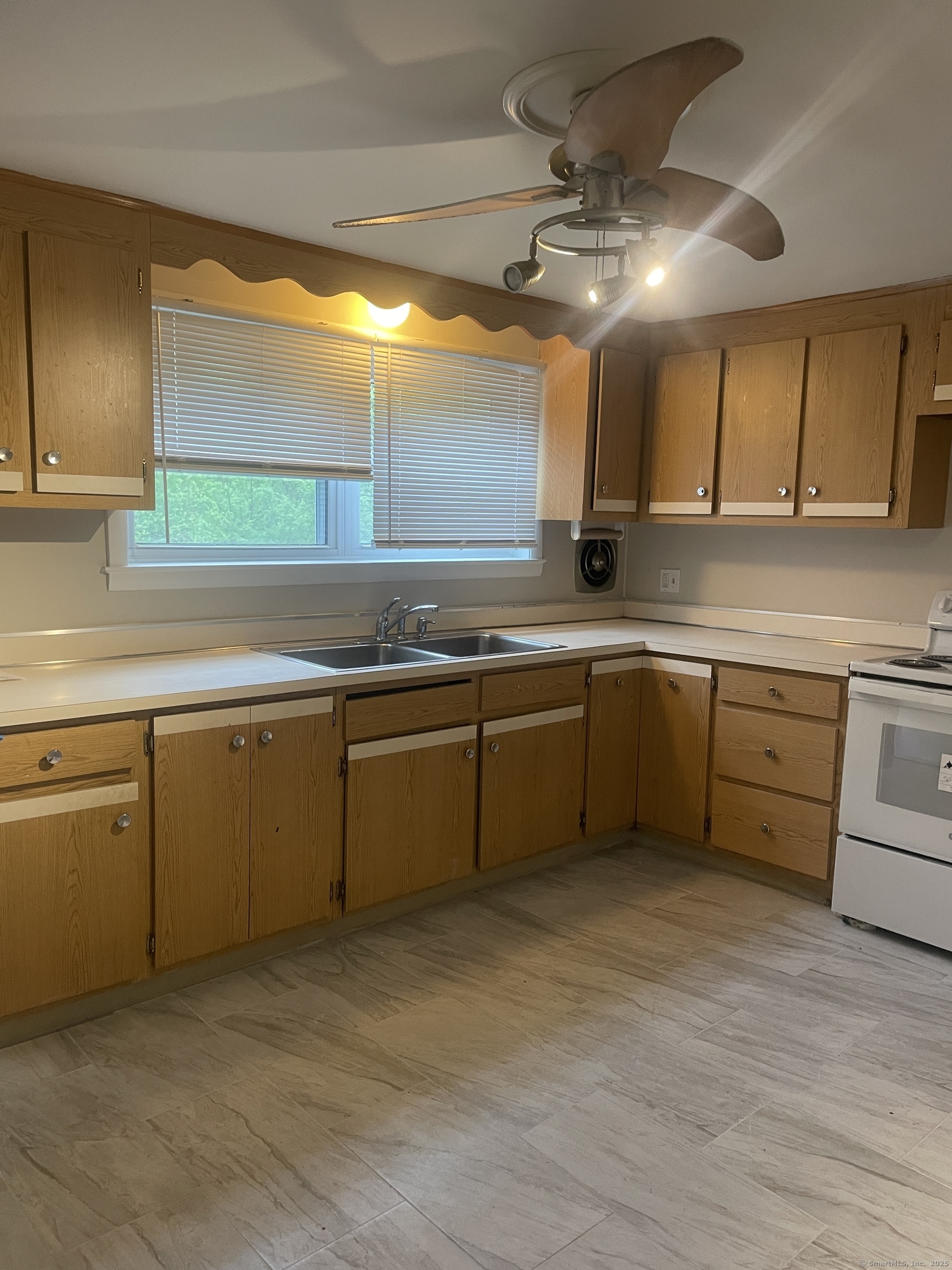 Property Photo: 21 Hartford Avenue 12 CT 06111