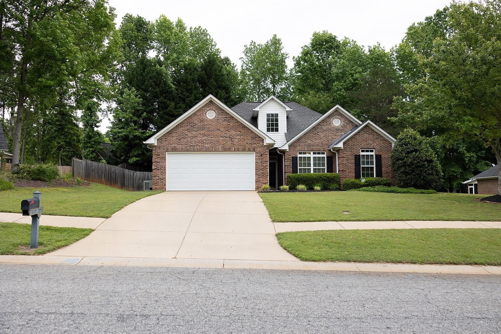 Property Photo: 413 N Sweetwater Hills Drive SC 29369