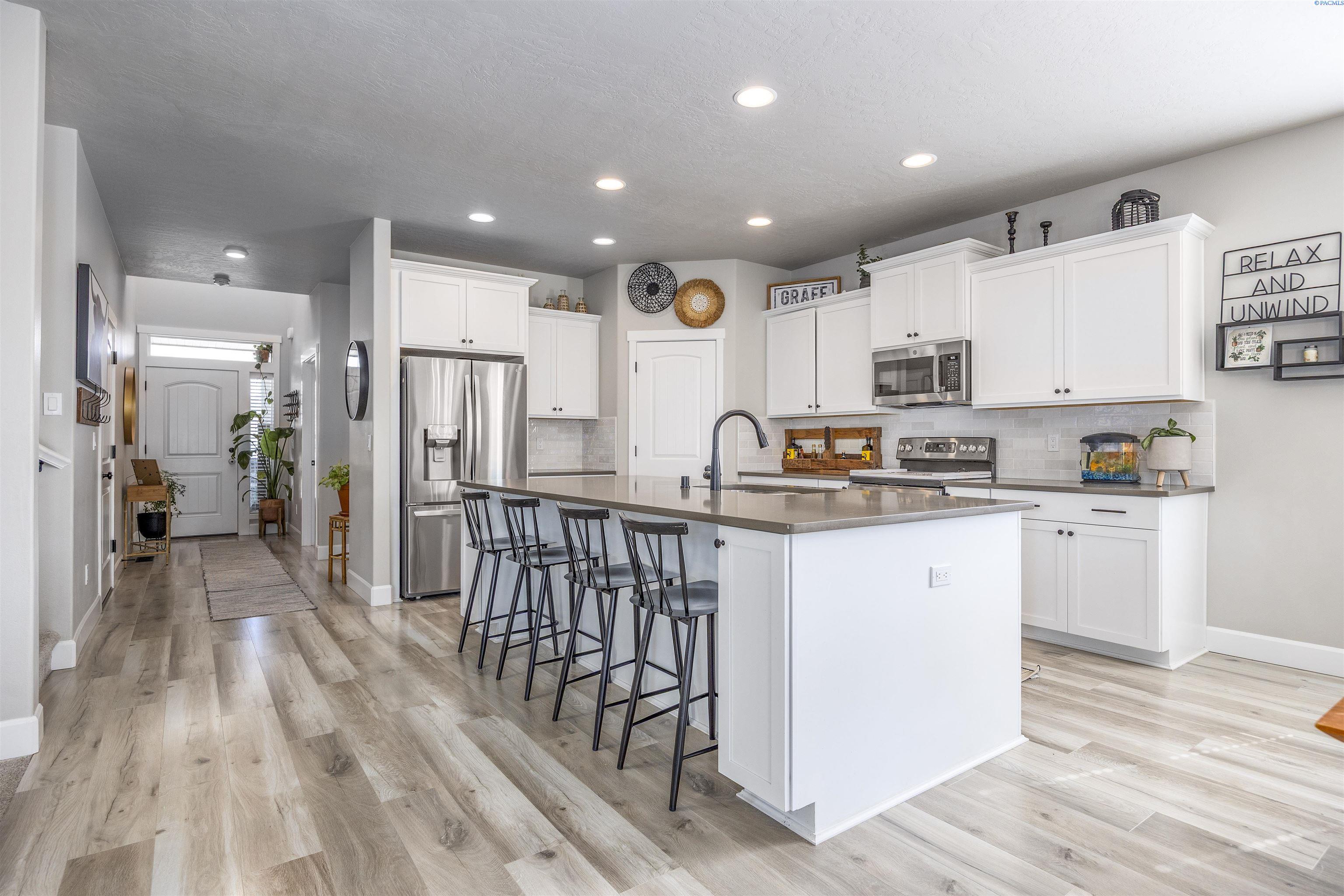 Property Photo: 7037 W 35th Ave WA 99338