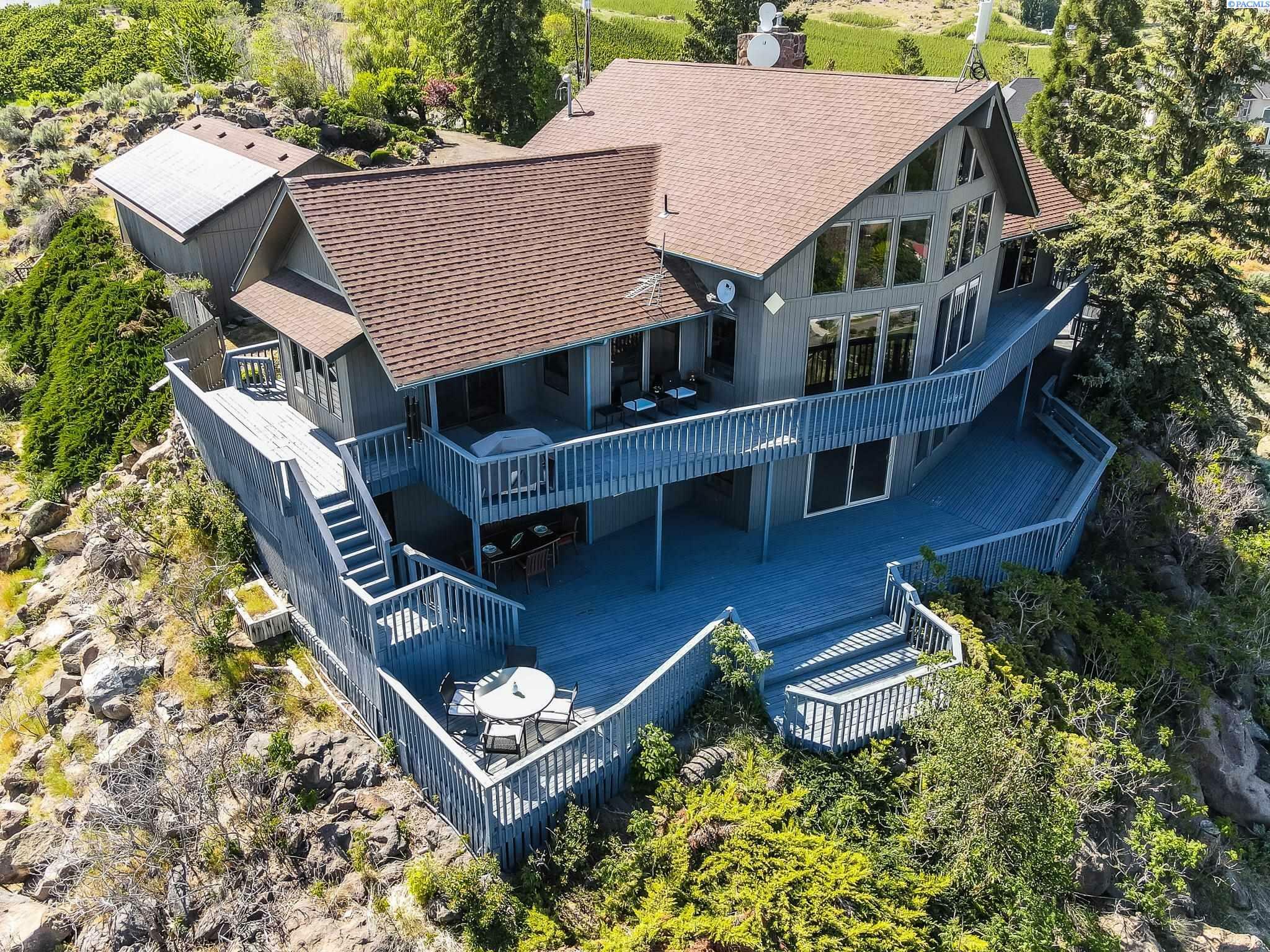 Property Photo: 541 Basalt Springs Way WA 98937