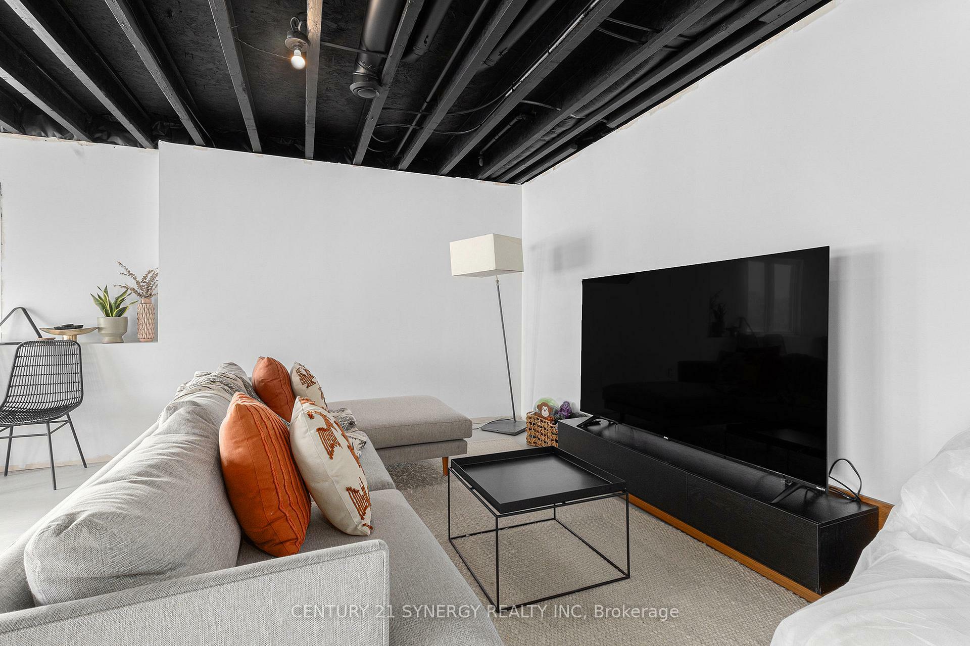 Property Photo: 737 Walton Street ON K6H 0J2