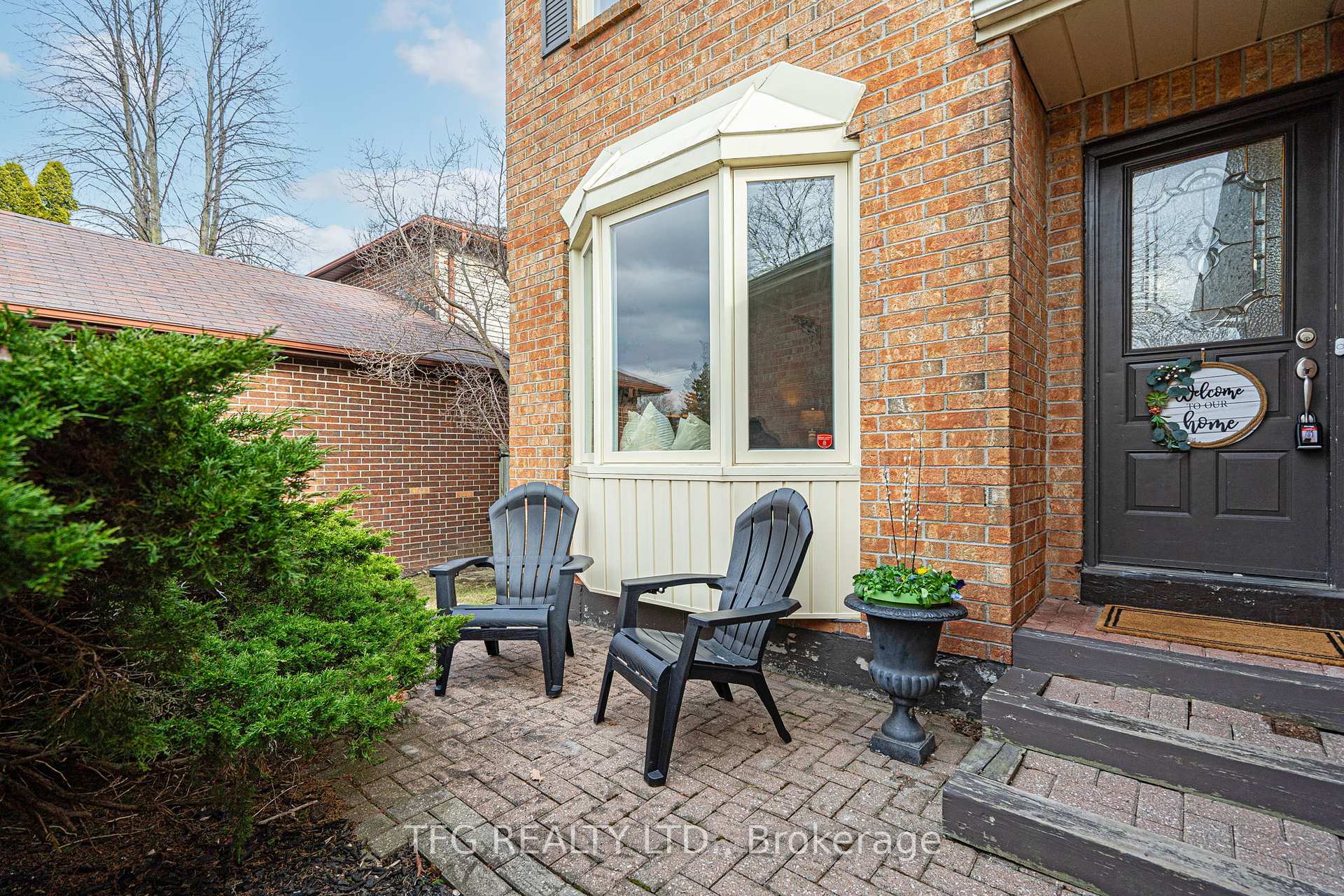 Photo de la propriété: 1272 Maple Ridge Drive ON L1X 1H5