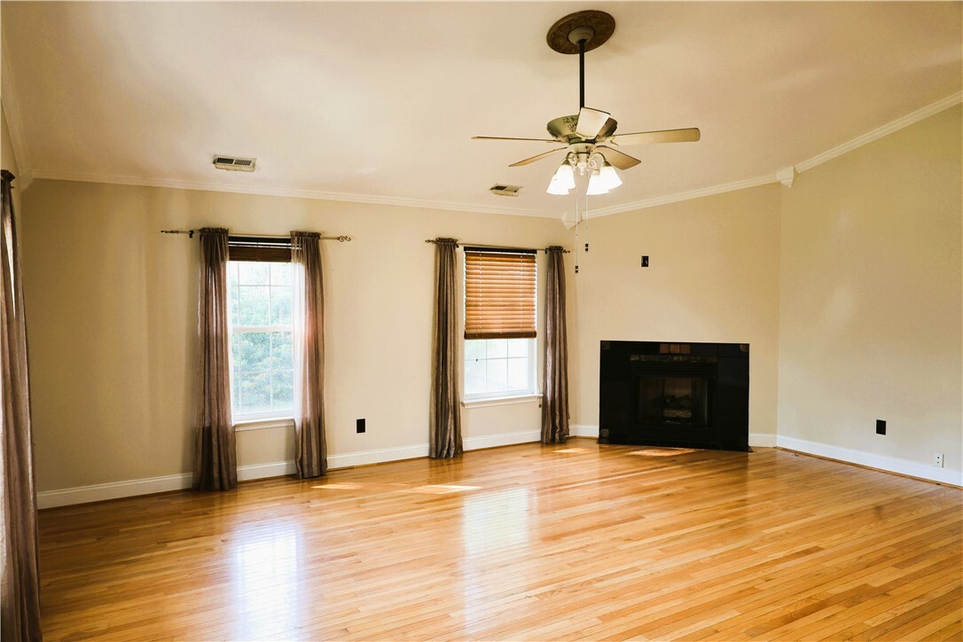 Property Photo: 424 Shore Line Drive SC 29626