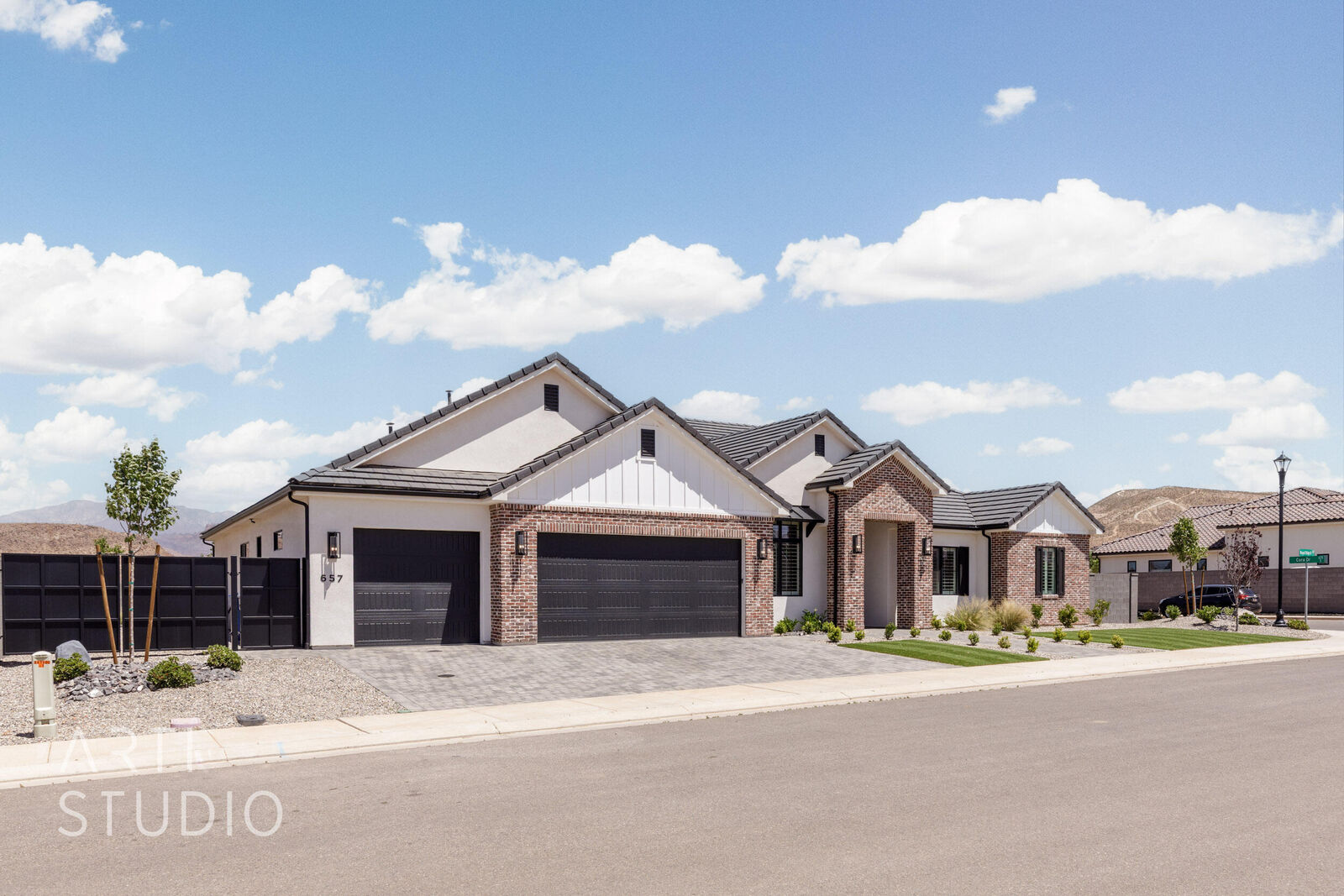 Property Photo: 657 E Royal Ridge Dr UT 84780