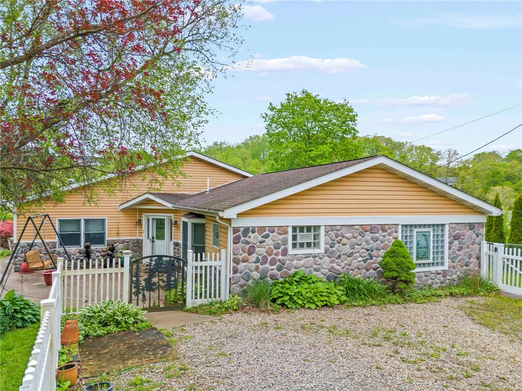 Property Photo: 128 Evergreen Dr PA 15317