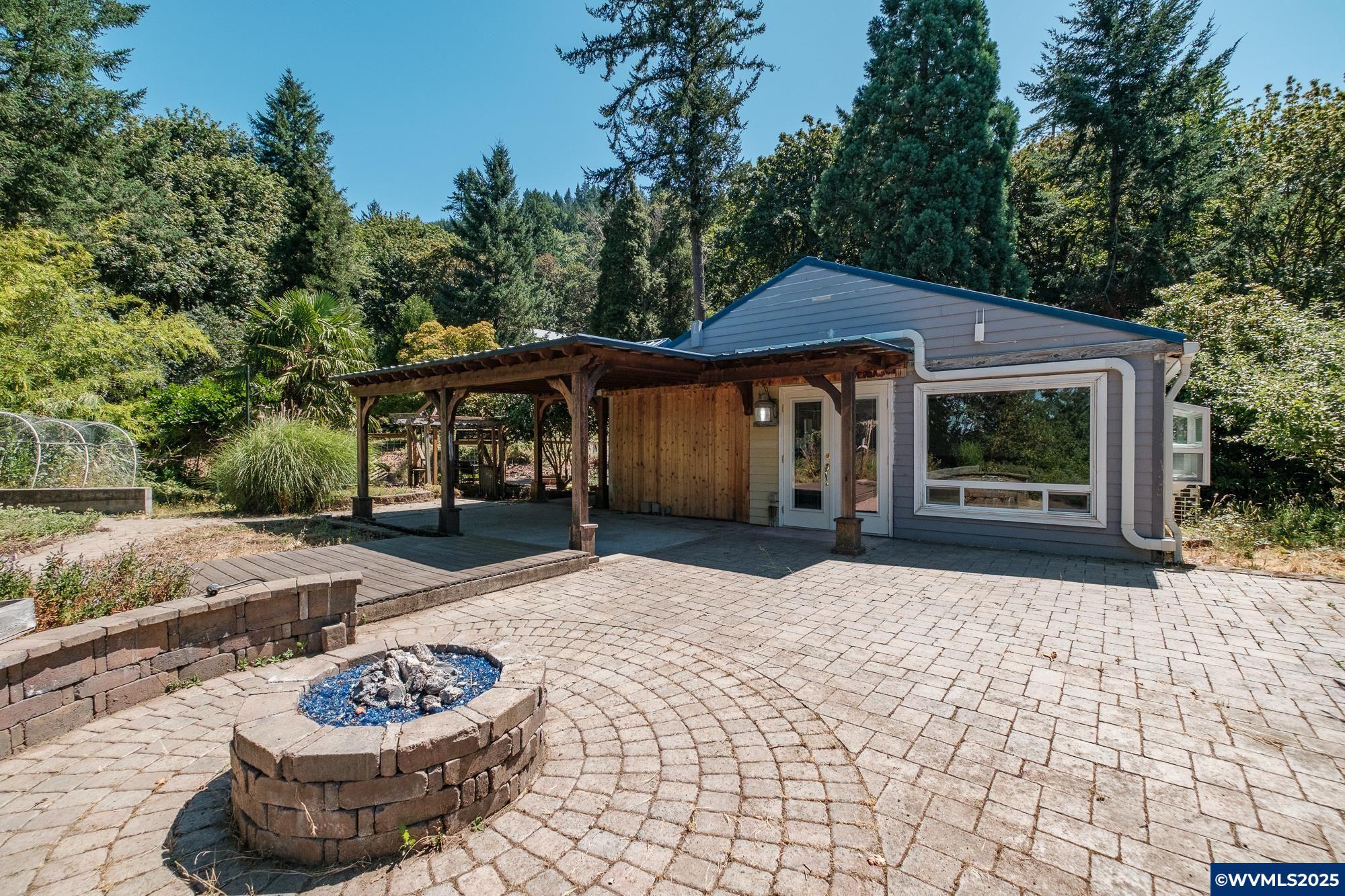 Property Photo:  29212 Lone Pine Rd  OR 97327 