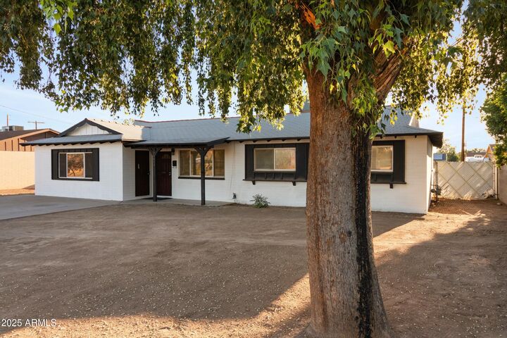 Property Photo: 13624 N 31st Avenue AZ 85029