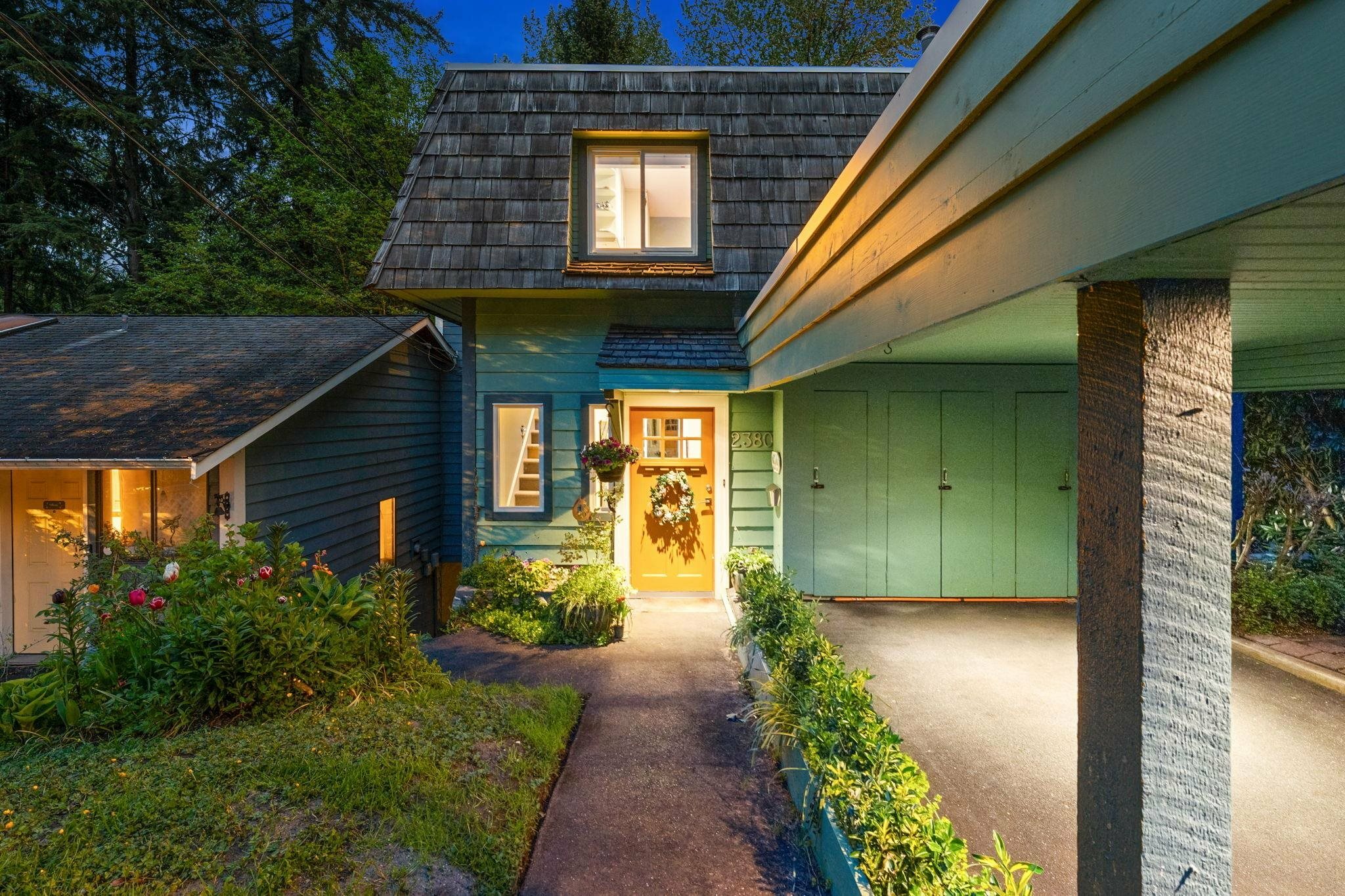 Property Photo:  2380 Mackay Avenue  BC V7P 2M9 