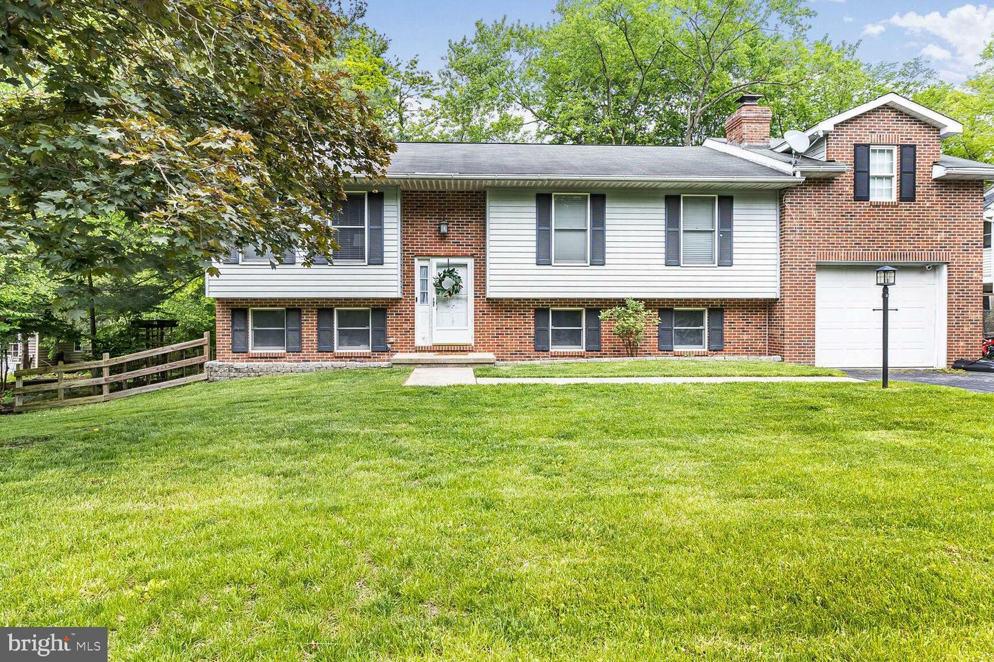 Property Photo: 209 Oella Avenue MD 21228