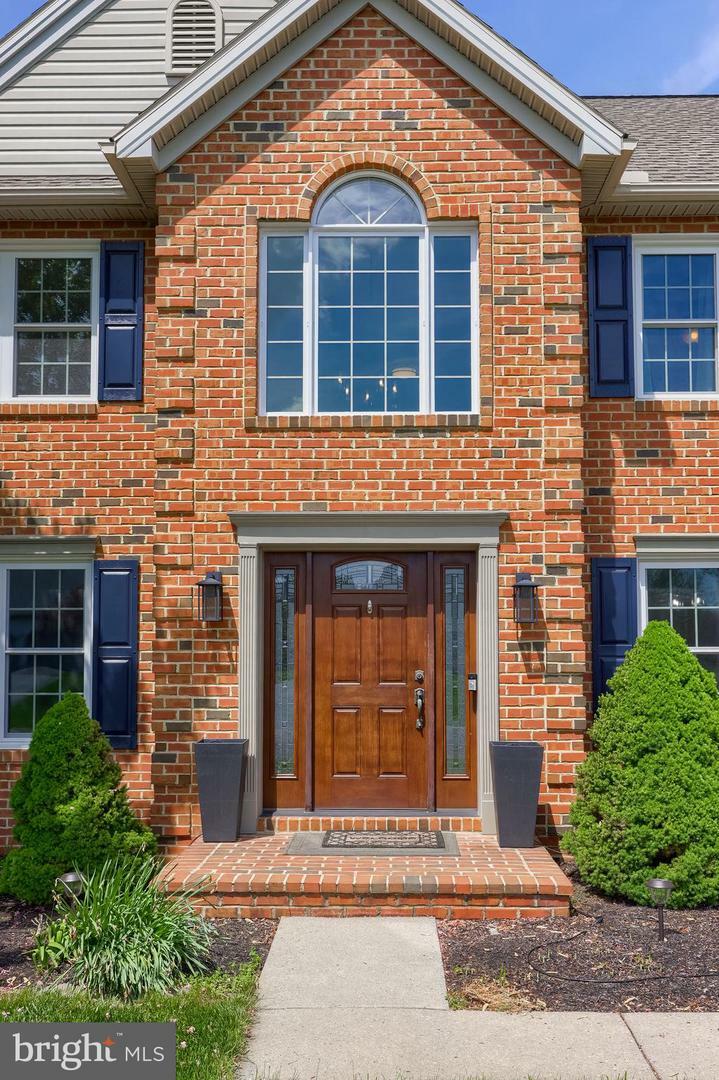 Property Photo: 315 Royal Hunt Way PA 17543