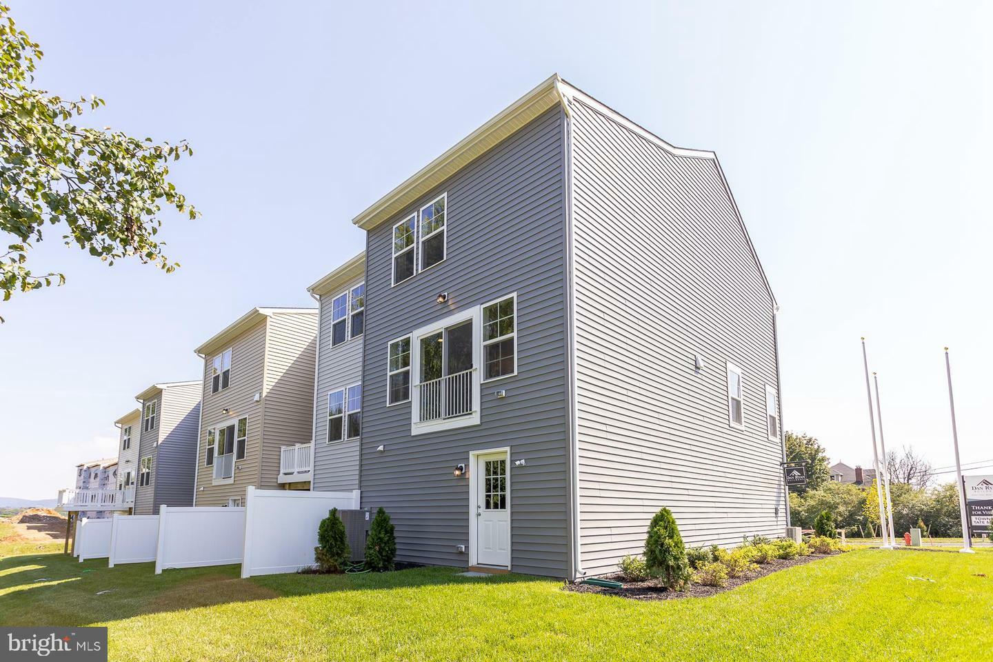 Property Photo: Tbb Paddlefish Road York Ii Garage WV 25428