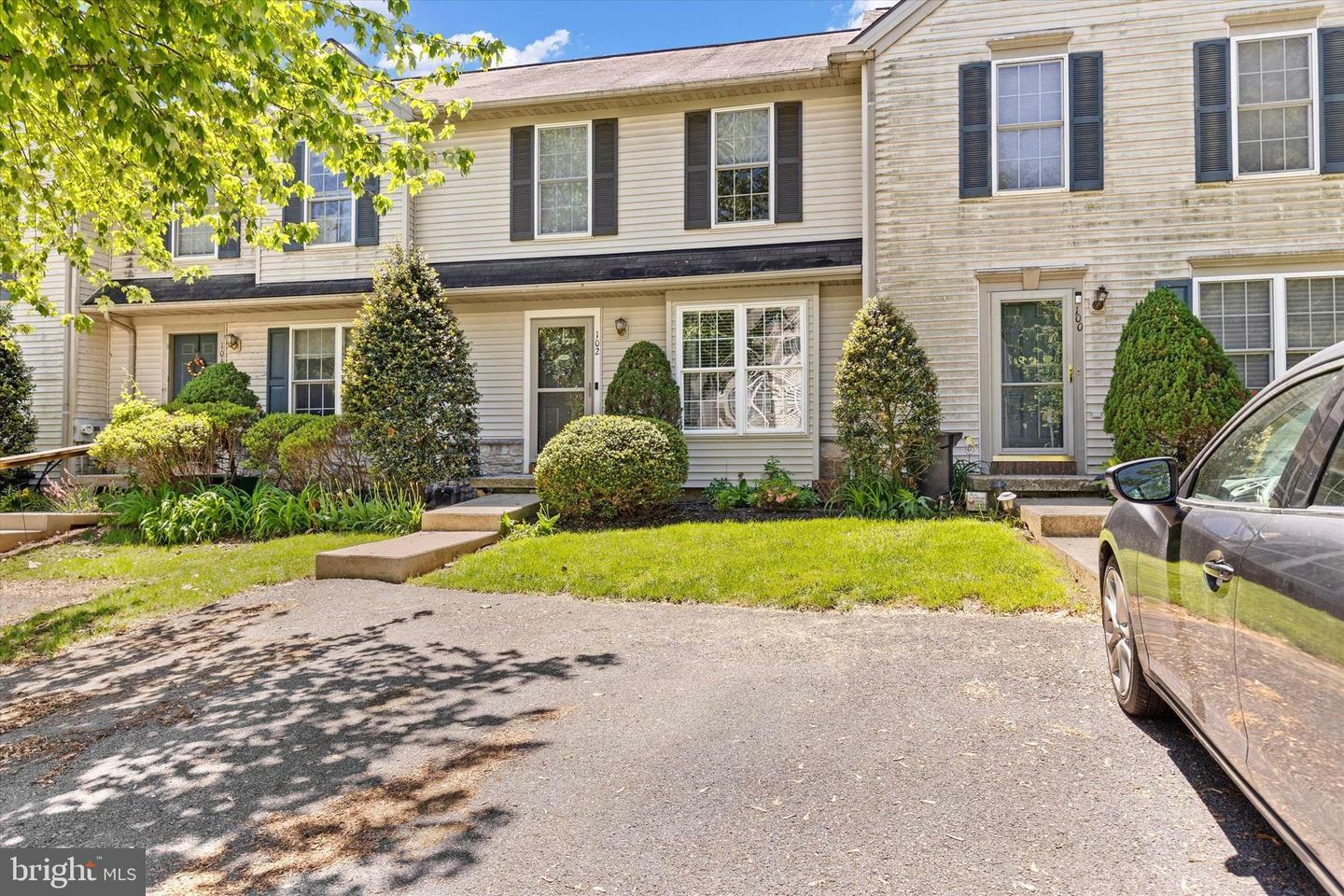 102 Harvard Avenue  Lancaster PA 17603 photo