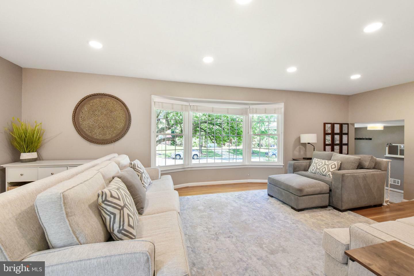 Property Photo: 11815 Prestwick Road MD 20854