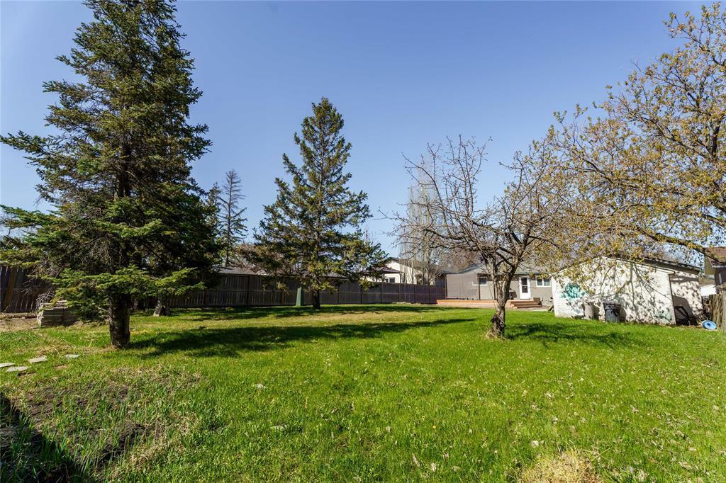 Property Photo: 118 Hatcher Road MB R2C 3W1
