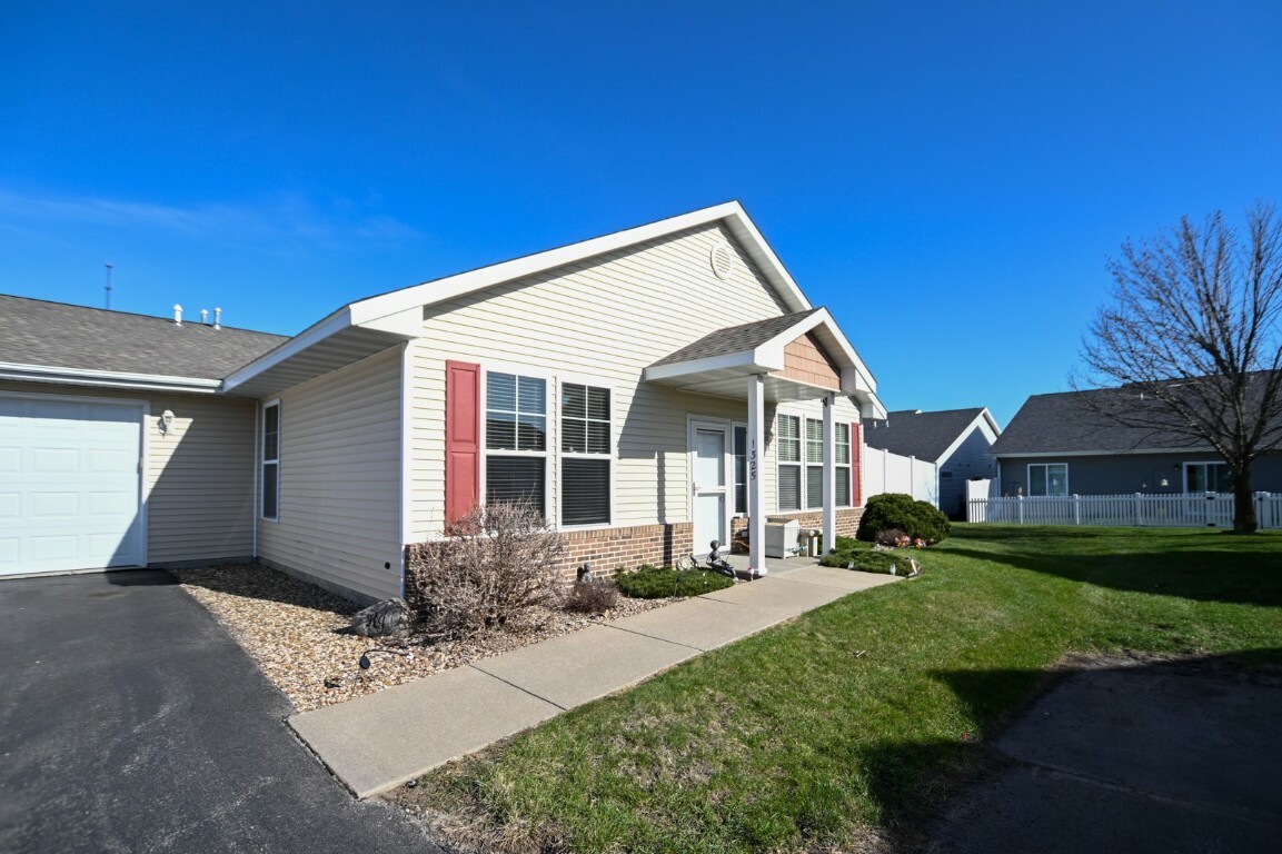 Property Photo: 1325 Tower Lane NE IA 52402