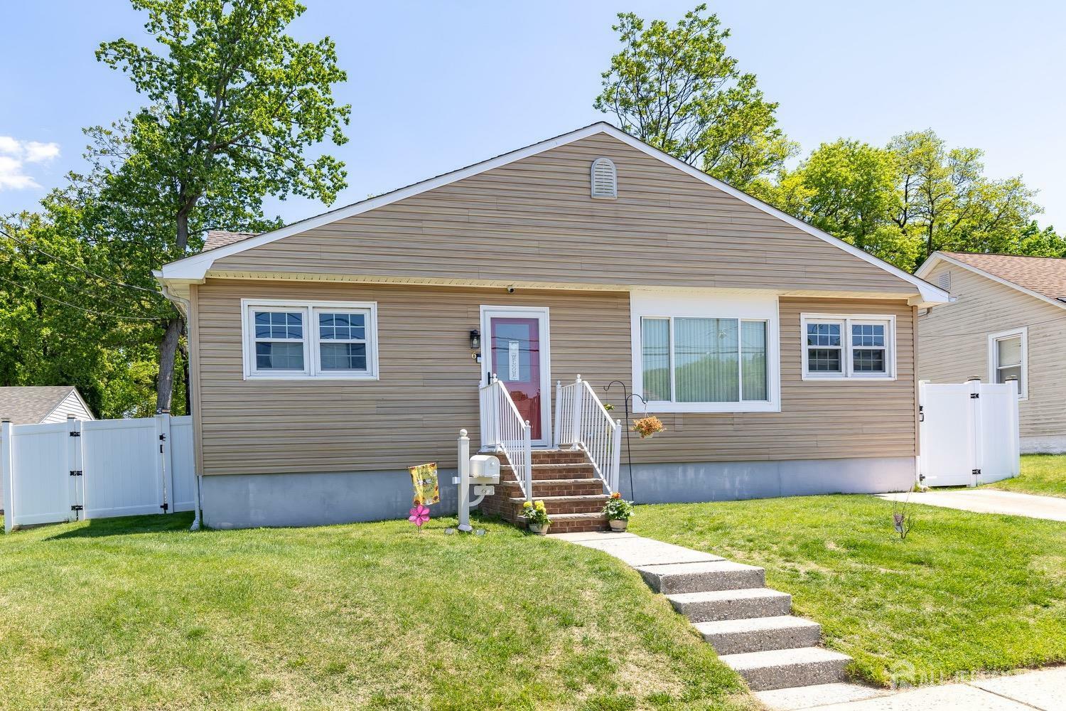 6 Woodlawn Avenue  Parlin NJ 08859 photo