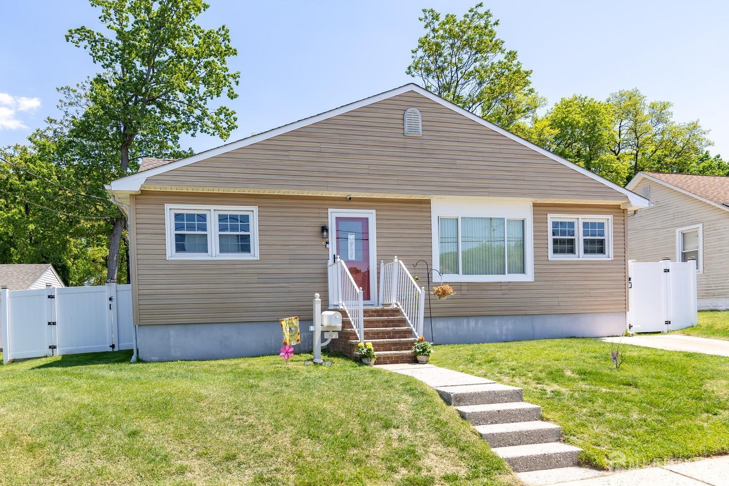 Property Photo:  6 Woodlawn Avenue  NJ 08859 