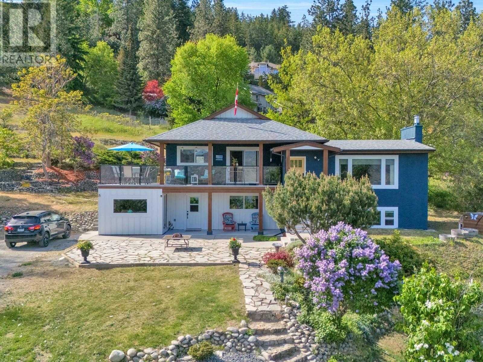Property Photo: 6090 Somerset Avenue BC V0H 1X4