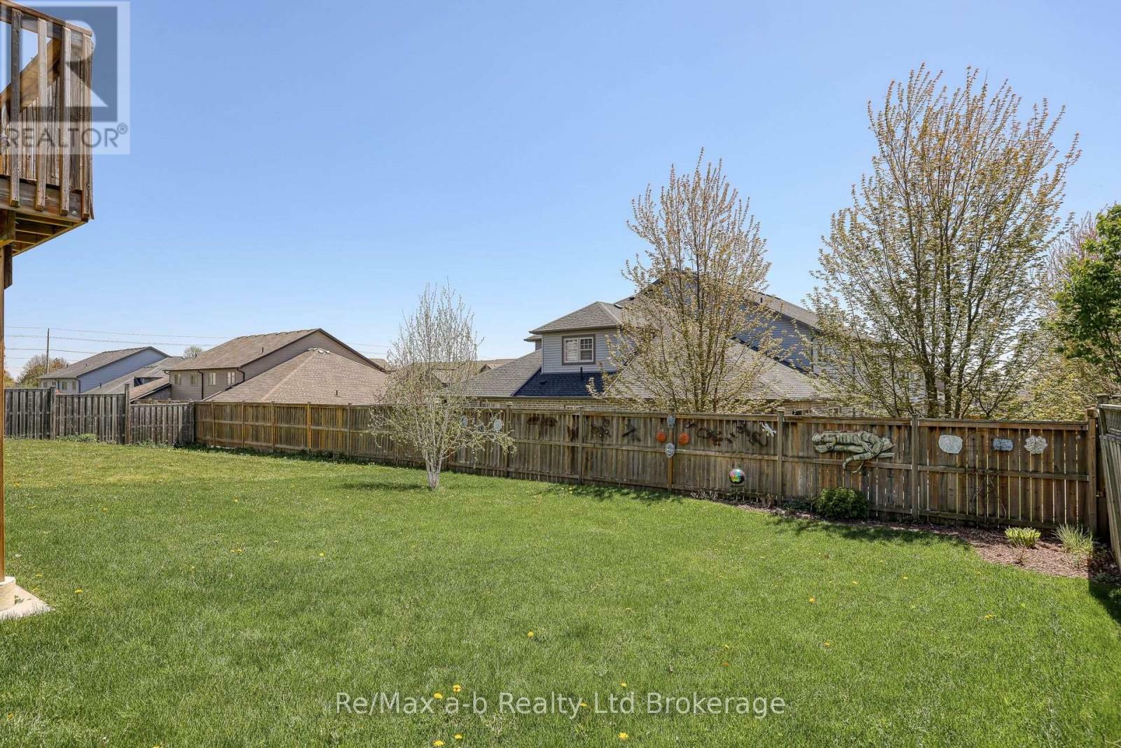 Property Photo: 36 Woodhatch Crescent ON N5C 0A3