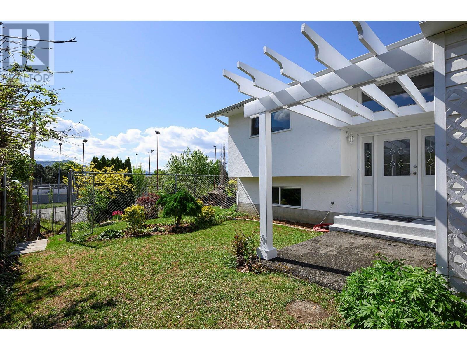 Property Photo: 725 Huntington Drive BC V2B 6G3