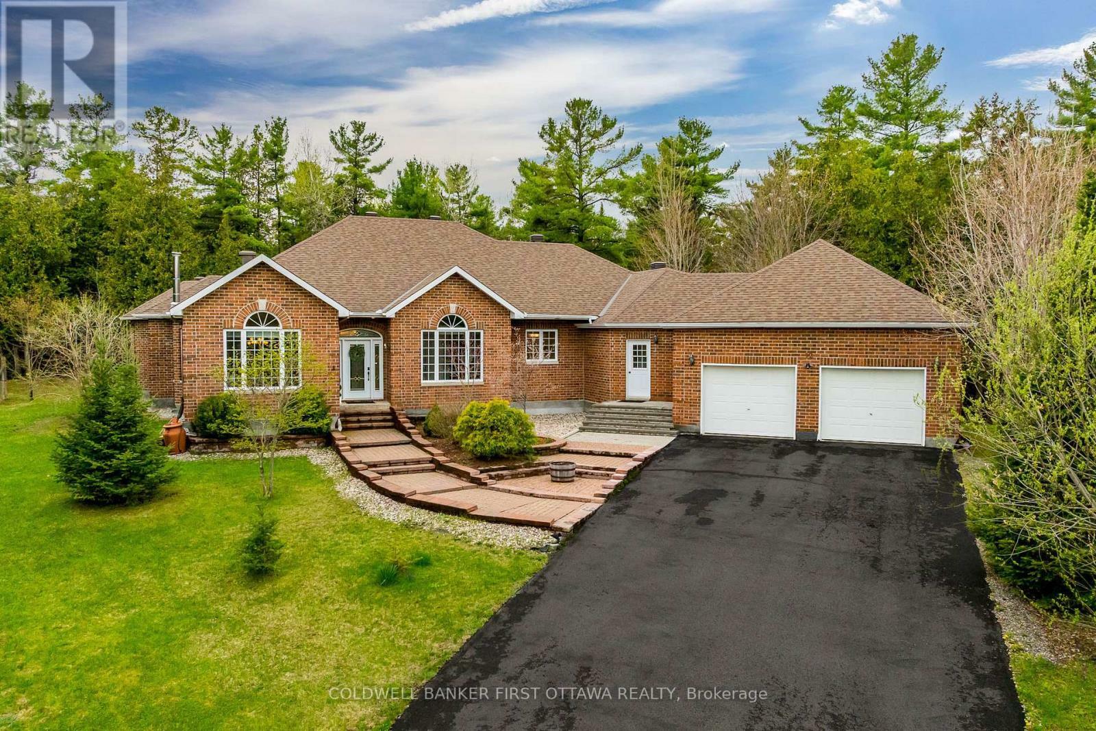 Property Photo: 12 Carlisle Circle ON K0A 1B0