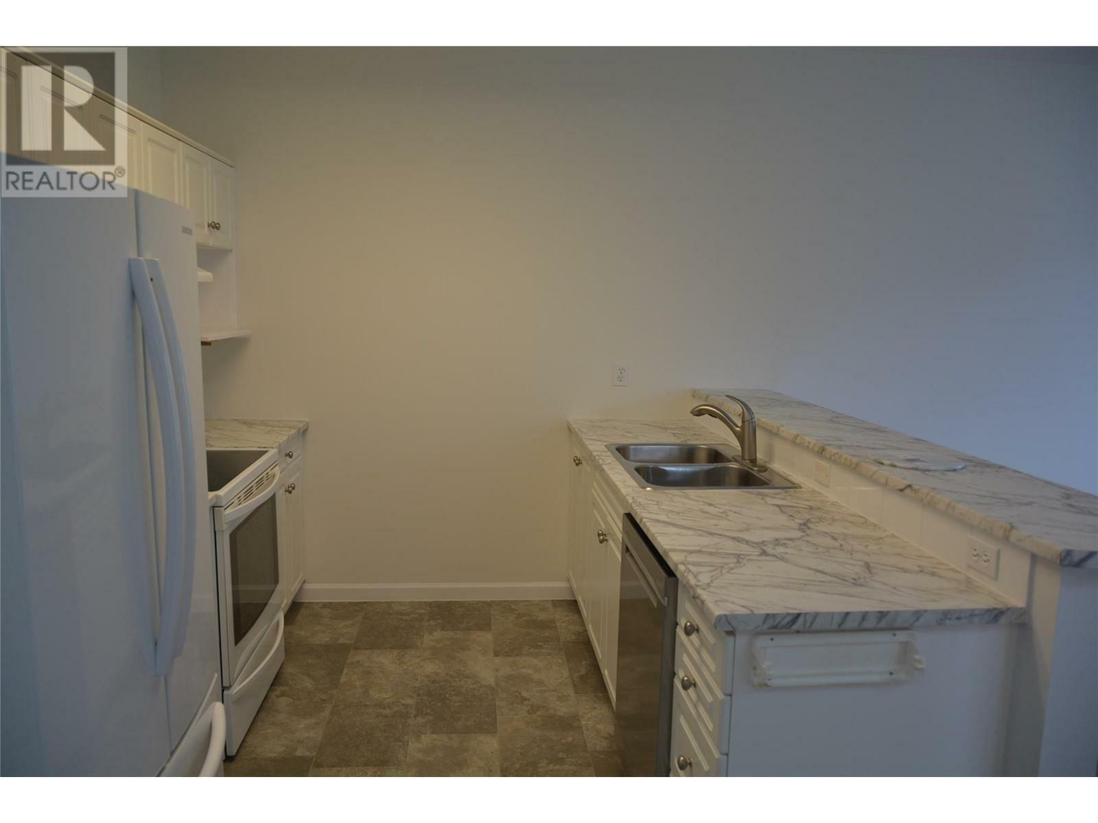 Property Photo: 650 Harrington Road 6 BC V2B 6T7