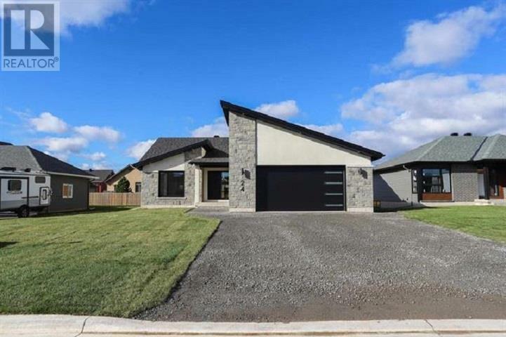 24 Noah Dr  Sault Ste. Marie ON P6C 6E6 photo
