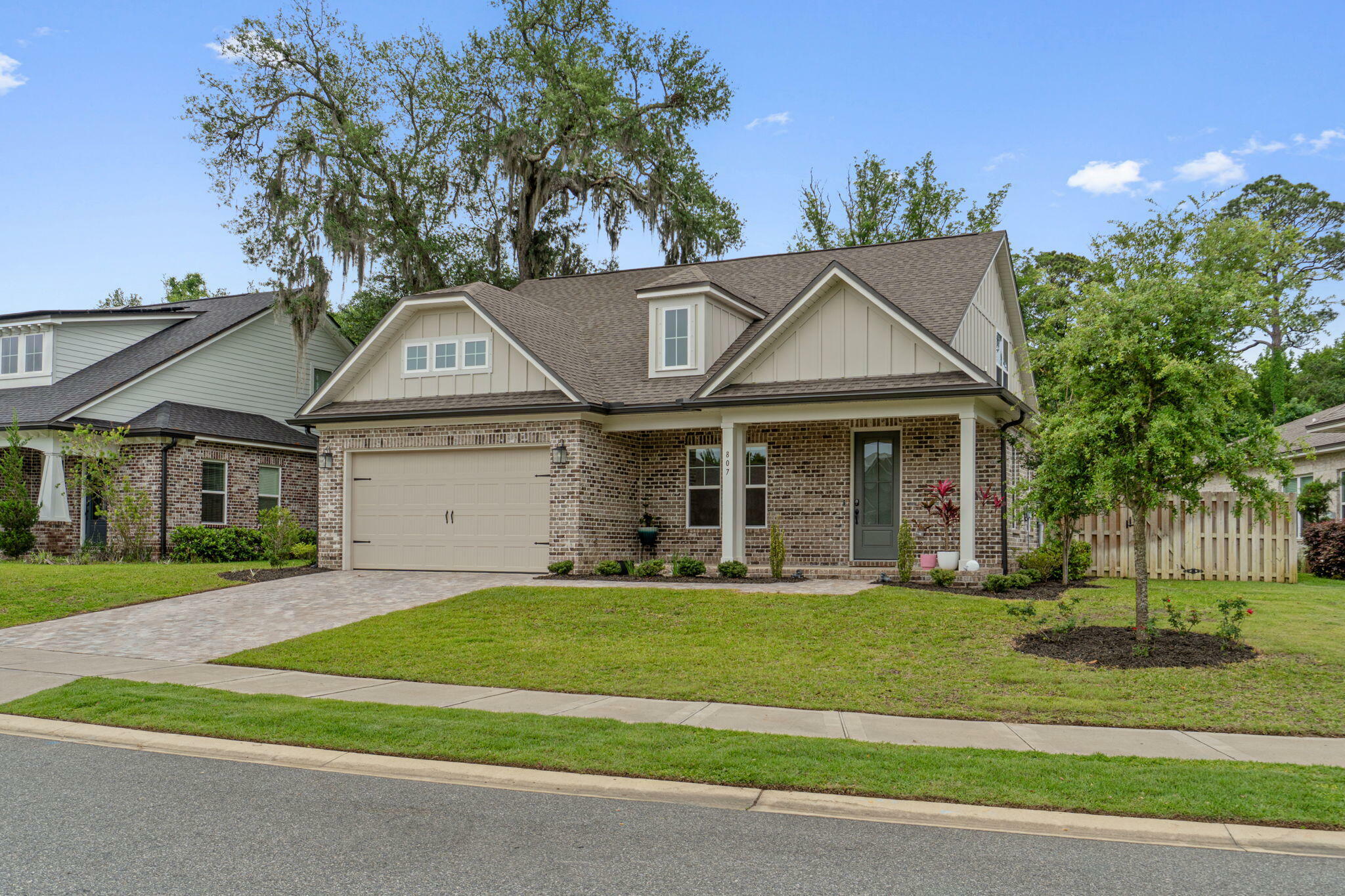Property Photo: 807 Raihope Way FL 32578