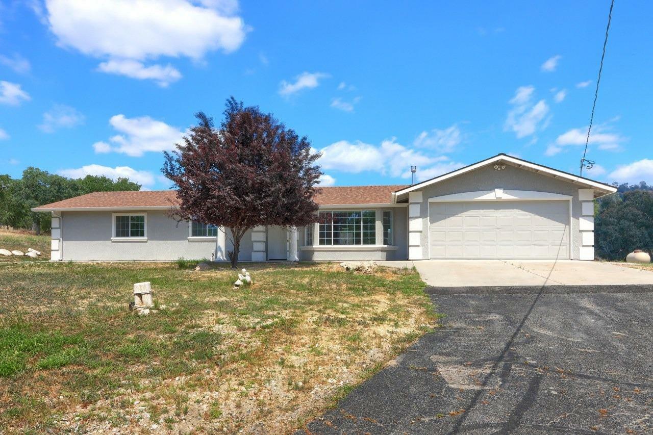 Property Photo: 43038 Glacier Lane CA 93614