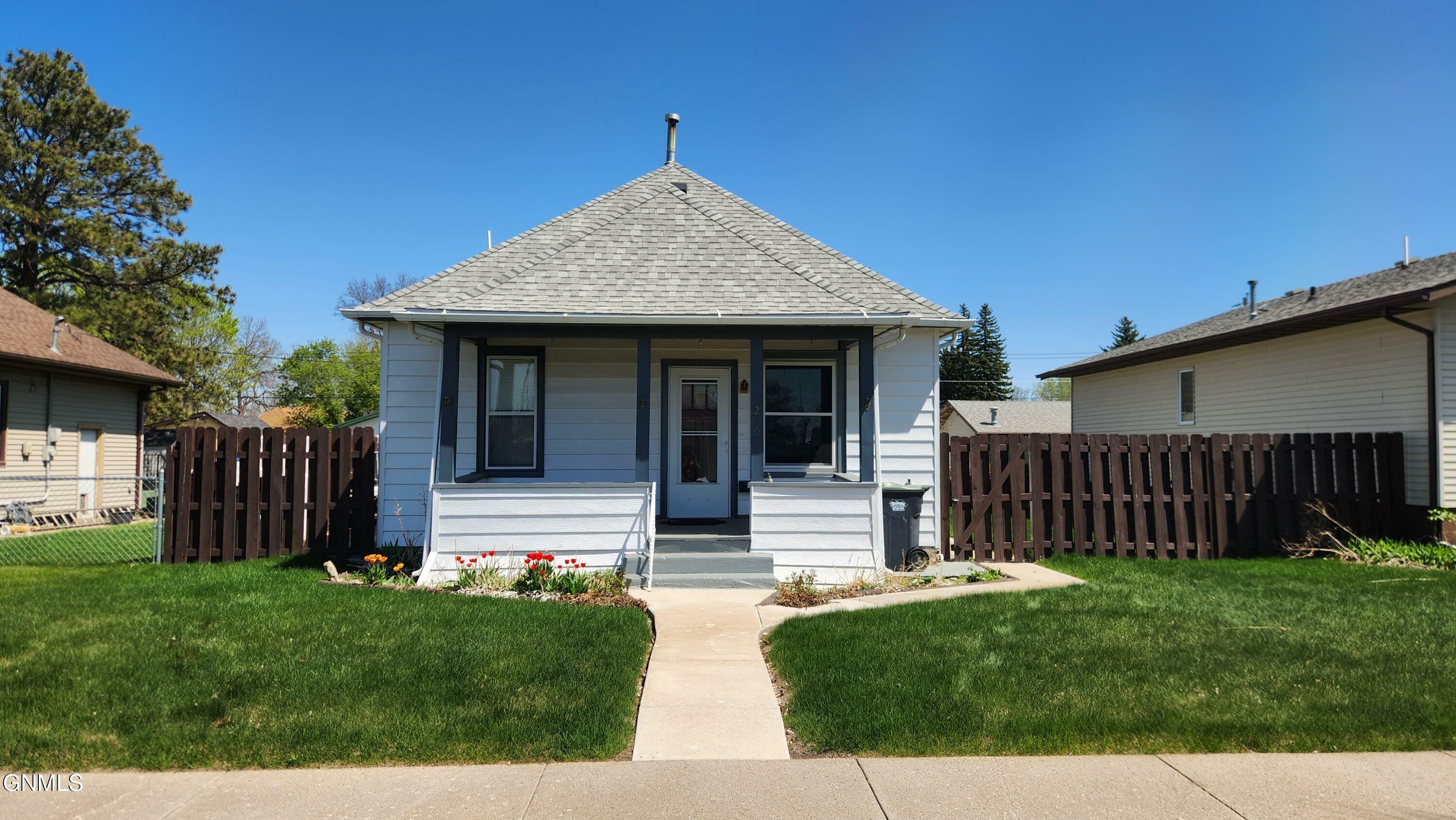 Property Photo: 210 9th Avenue SW ND 58554