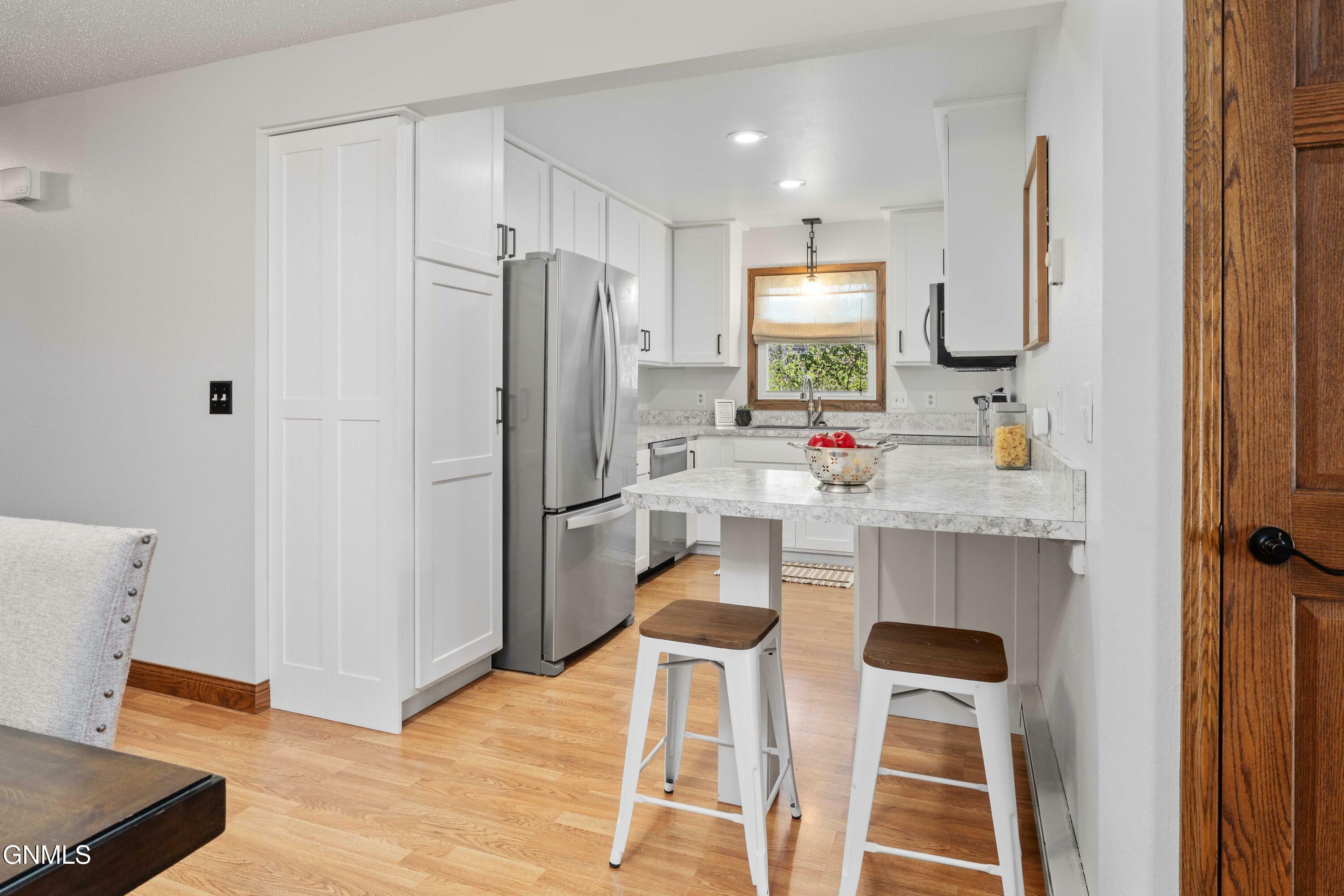 Property Photo: 821 E Wachter Avenue ND 58504