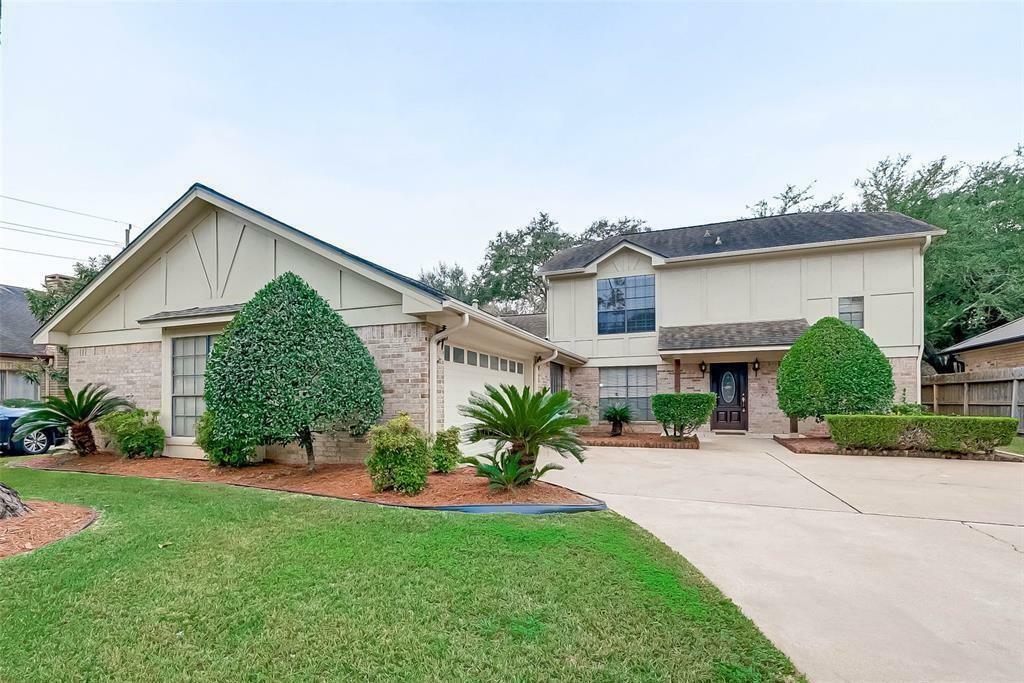 Property Photo: 1718 Carriage Way TX 77478