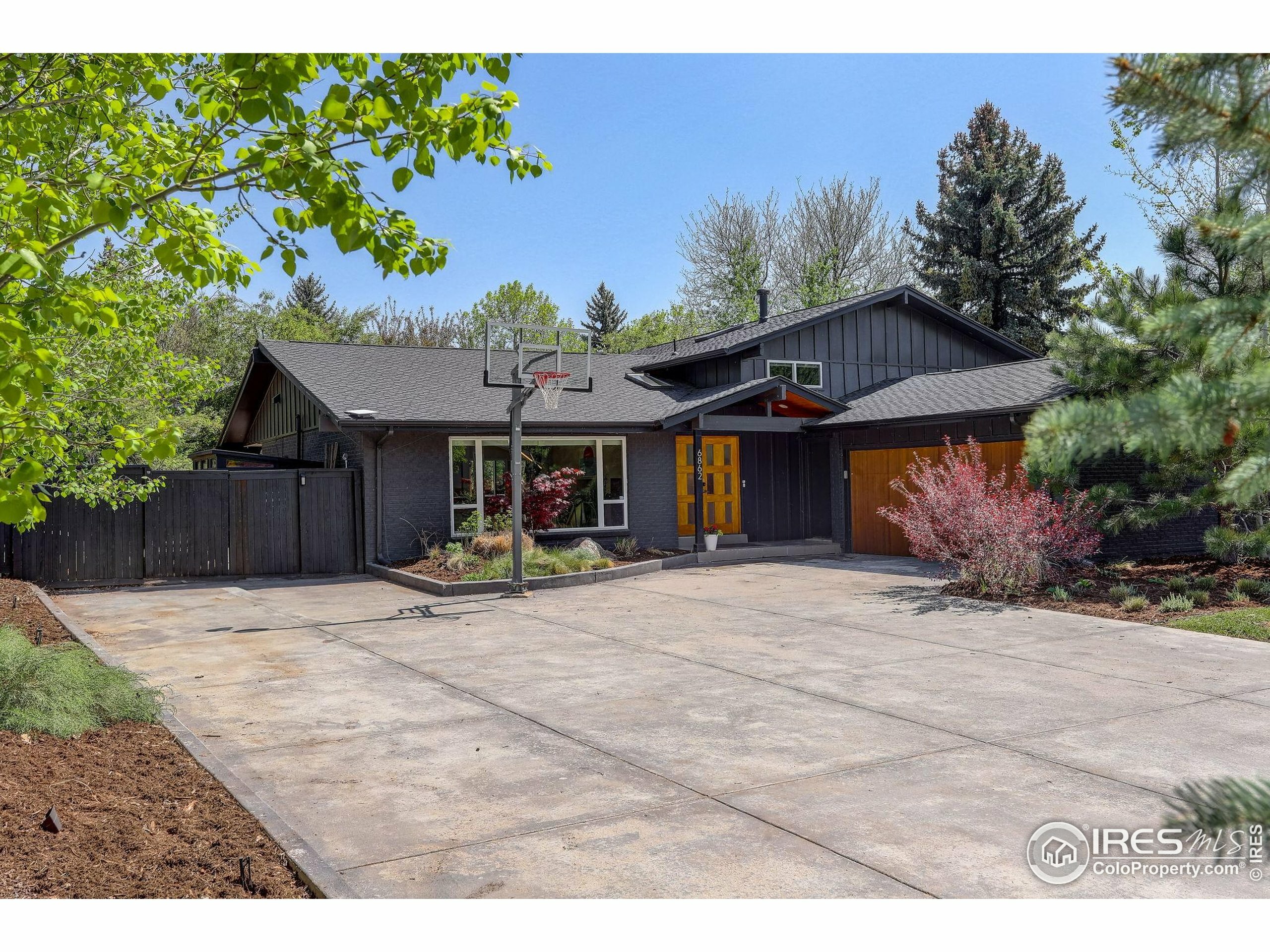 Property Photo: 6862 Roaring Fork Trl CO 80301