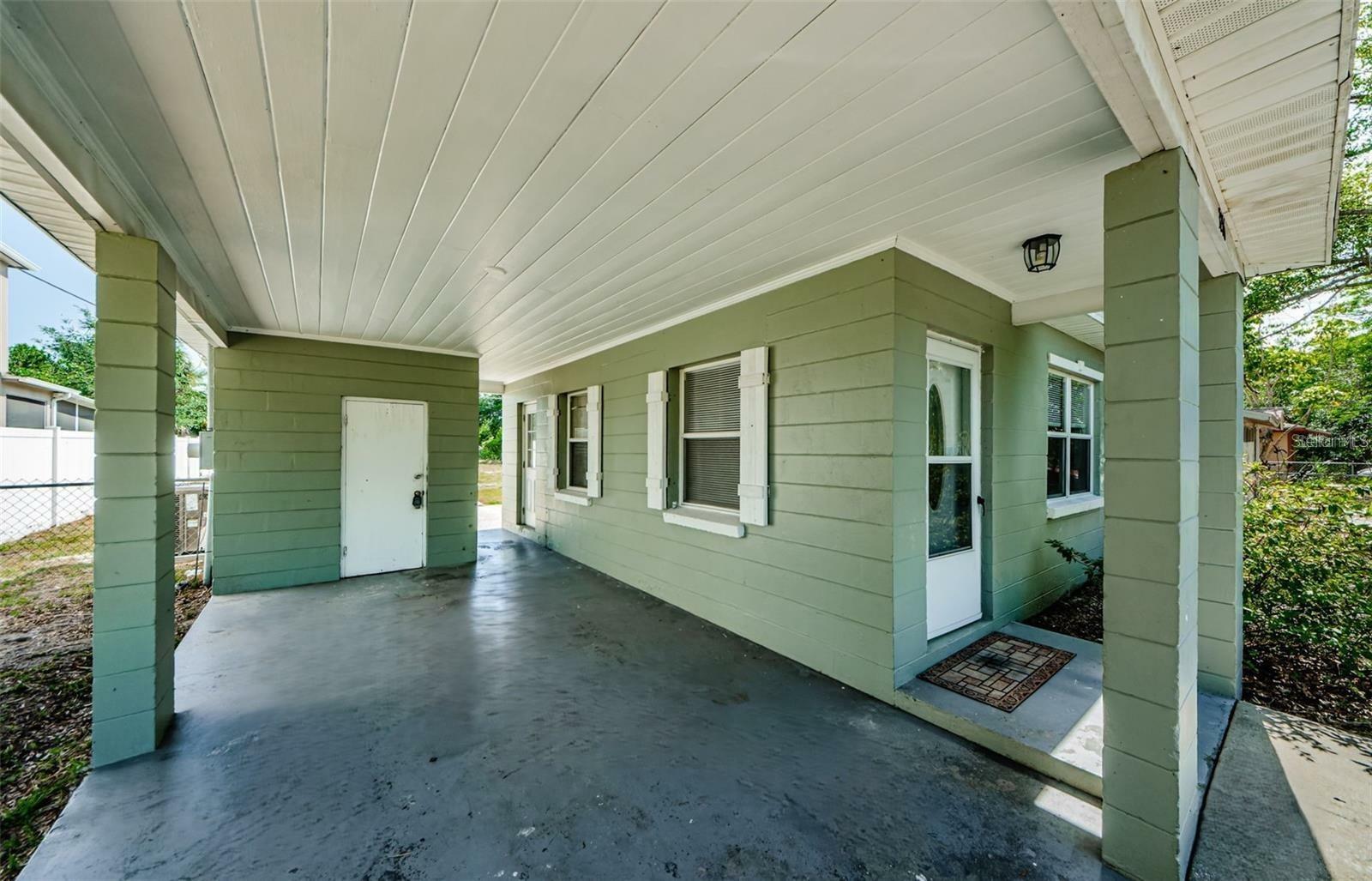 Property Photo: 3216 W Paxton Avenue FL 33611