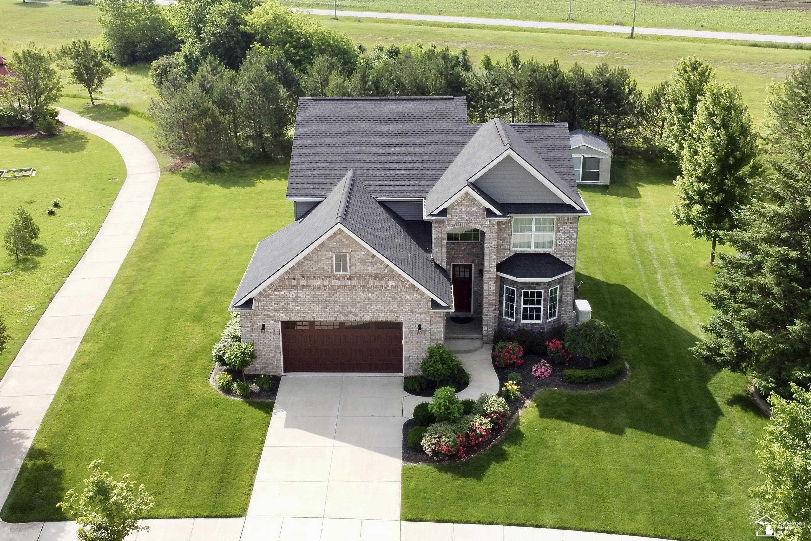 Property Photo: 465 Corinth Circle MI 48131