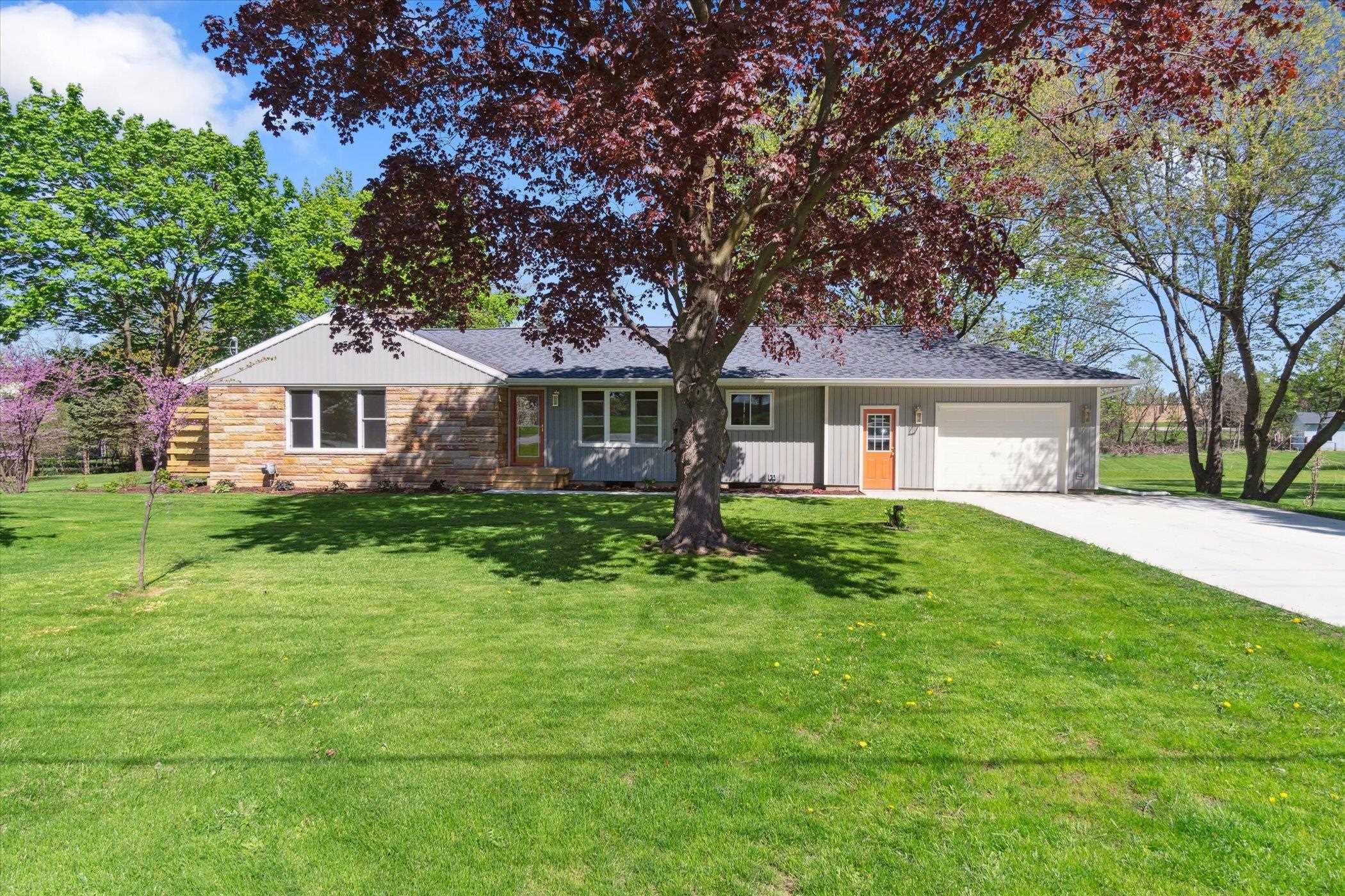 Property Photo: 1431 E Oliver Street MI 48867