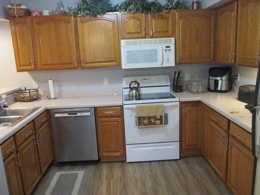 Property Photo: 4784 W Maple Leaf Cir WI 53220