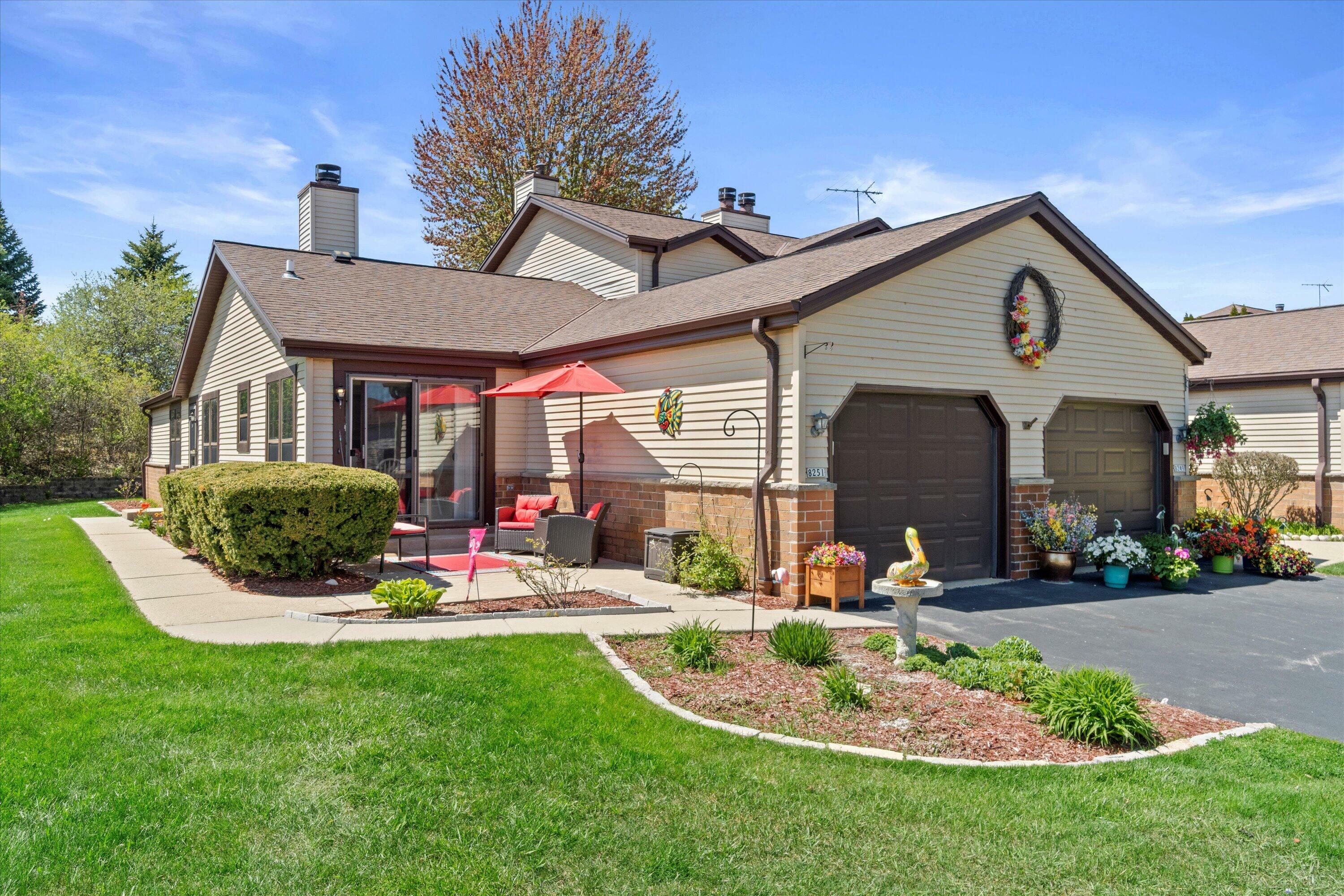 8251 S Legand Dr  Franklin WI 53132 photo