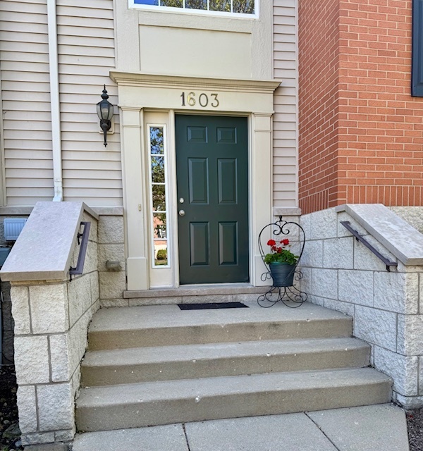 Property Photo: 1603 Edinburgh Drive IL 60103