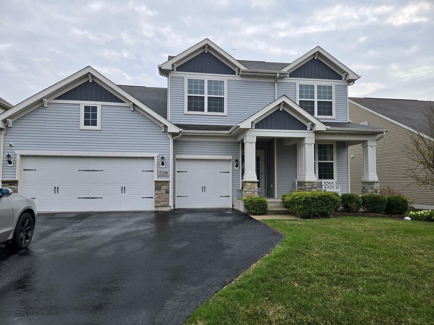 Property Photo: 729 Hamilton Drive IL 60177