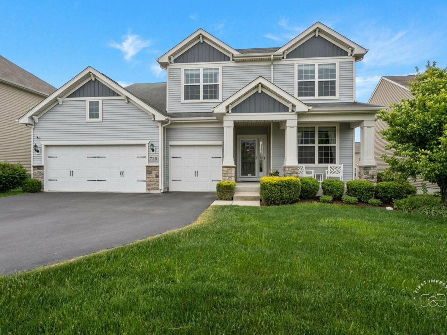 Property Photo: 729 Hamilton Drive IL 60177